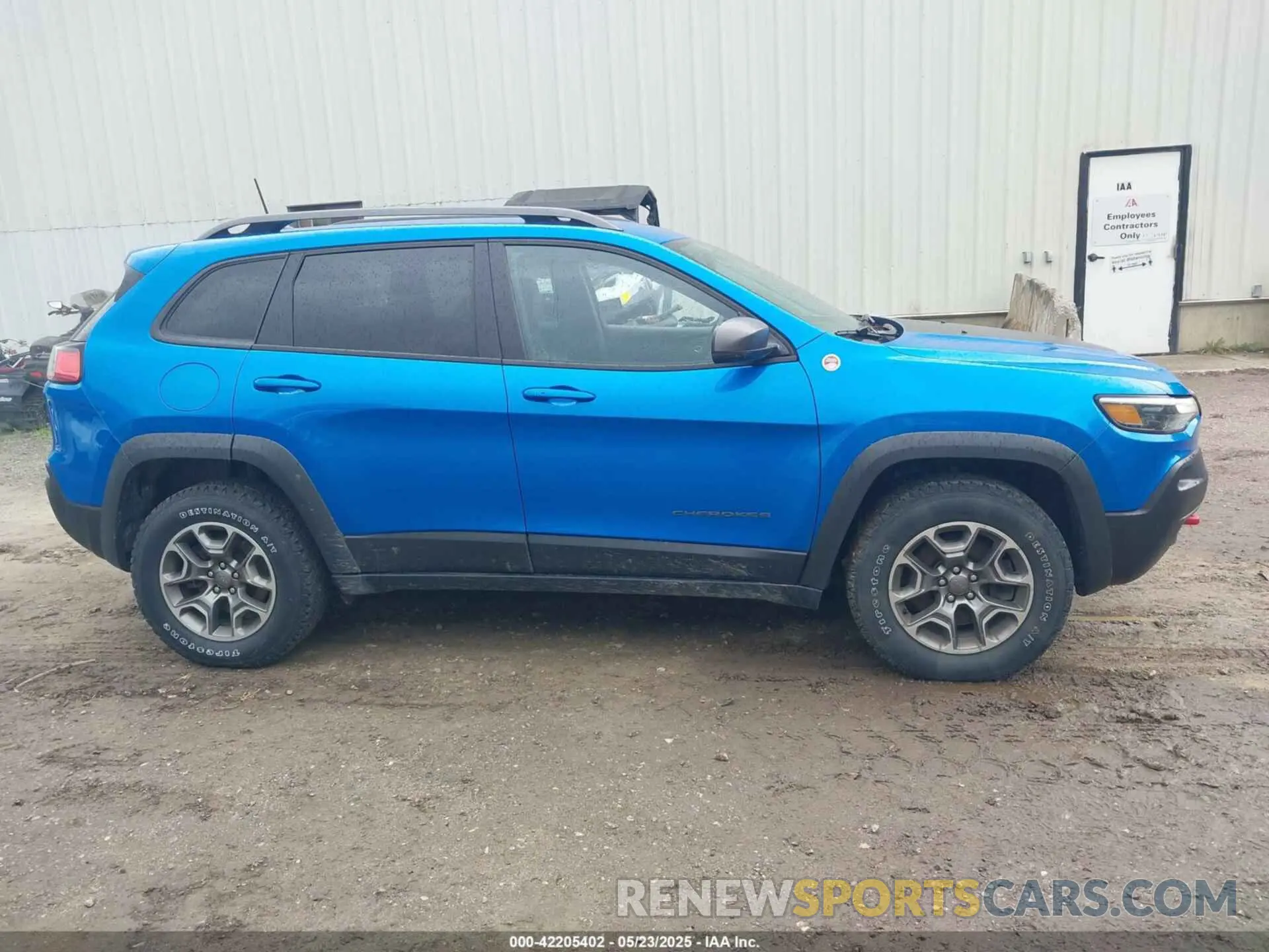 14 Photograph of a damaged car 1C4PJMBXXMD173102 JEEP CHEROKEE 2021