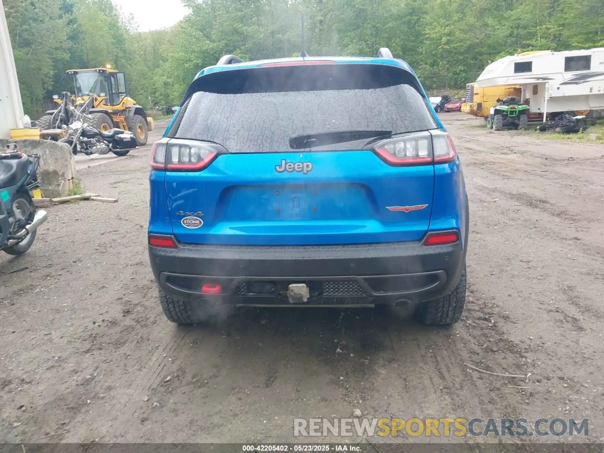 17 Photograph of a damaged car 1C4PJMBXXMD173102 JEEP CHEROKEE 2021
