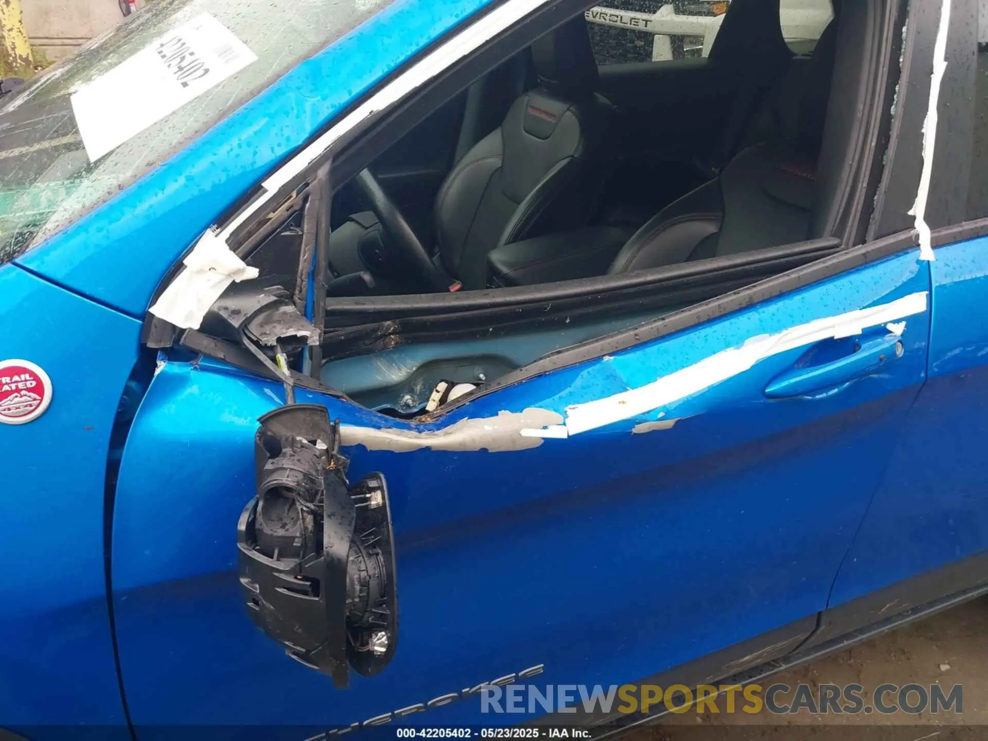 18 Photograph of a damaged car 1C4PJMBXXMD173102 JEEP CHEROKEE 2021
