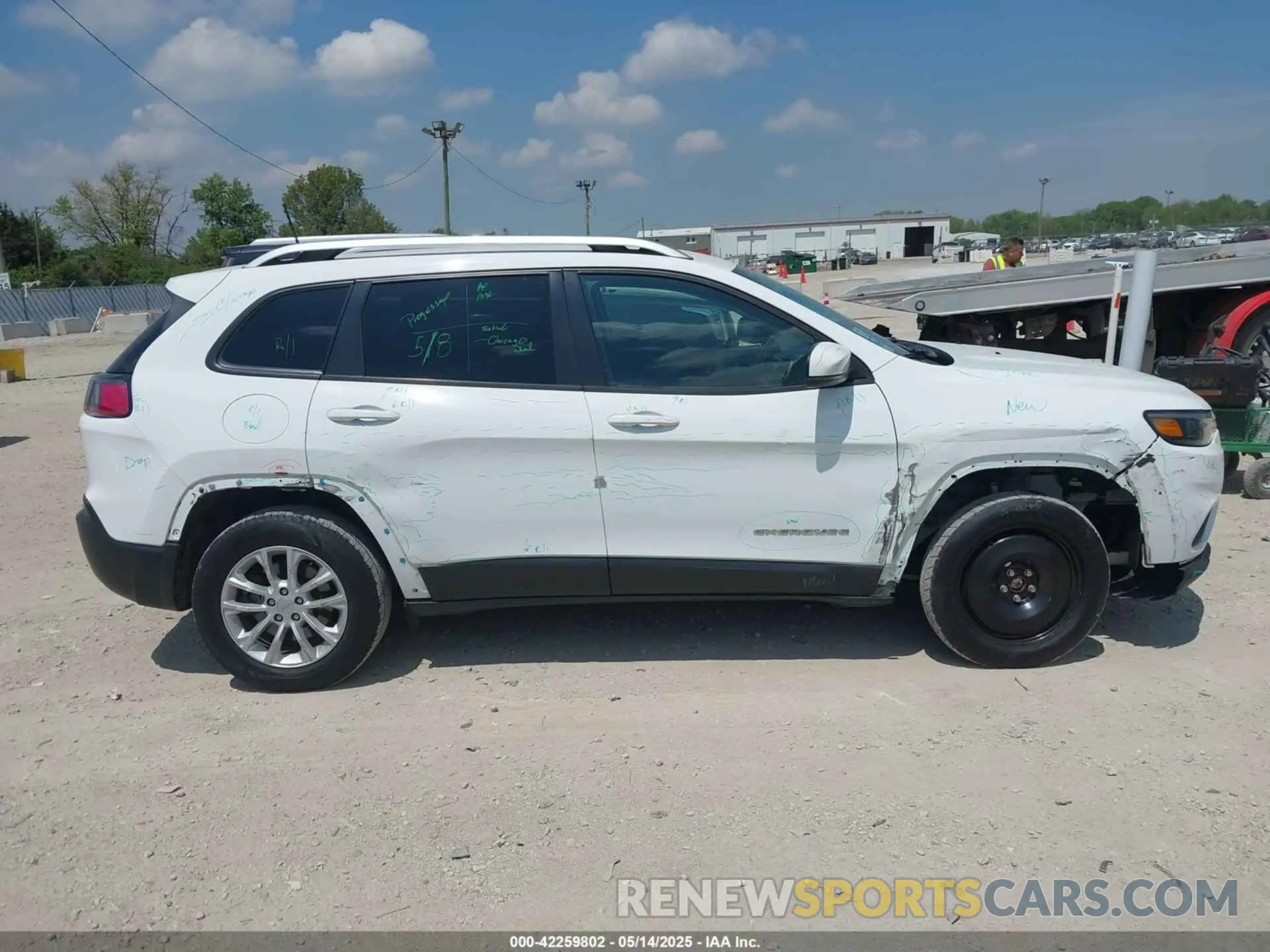 13 Photograph of a damaged car 1C4PJMCB1MD171158 JEEP CHEROKEE 2021