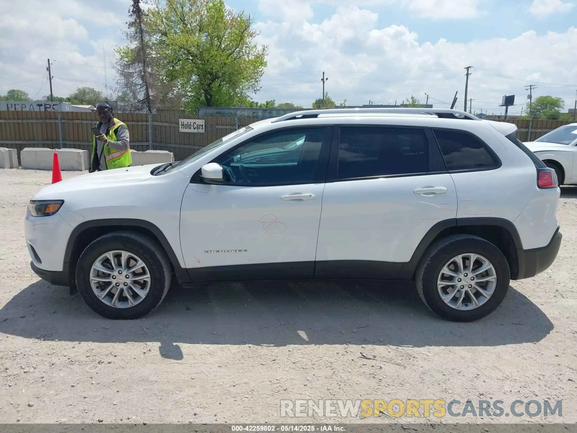 14 Photograph of a damaged car 1C4PJMCB1MD171158 JEEP CHEROKEE 2021