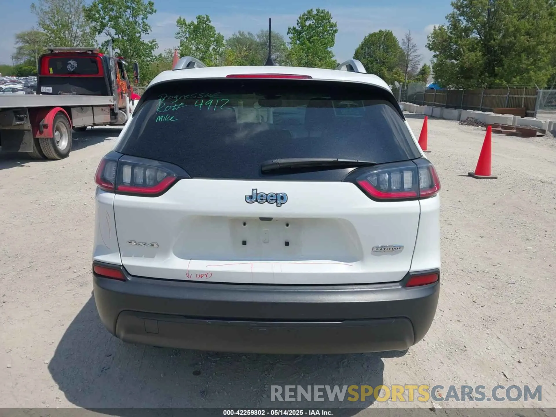 16 Photograph of a damaged car 1C4PJMCB1MD171158 JEEP CHEROKEE 2021
