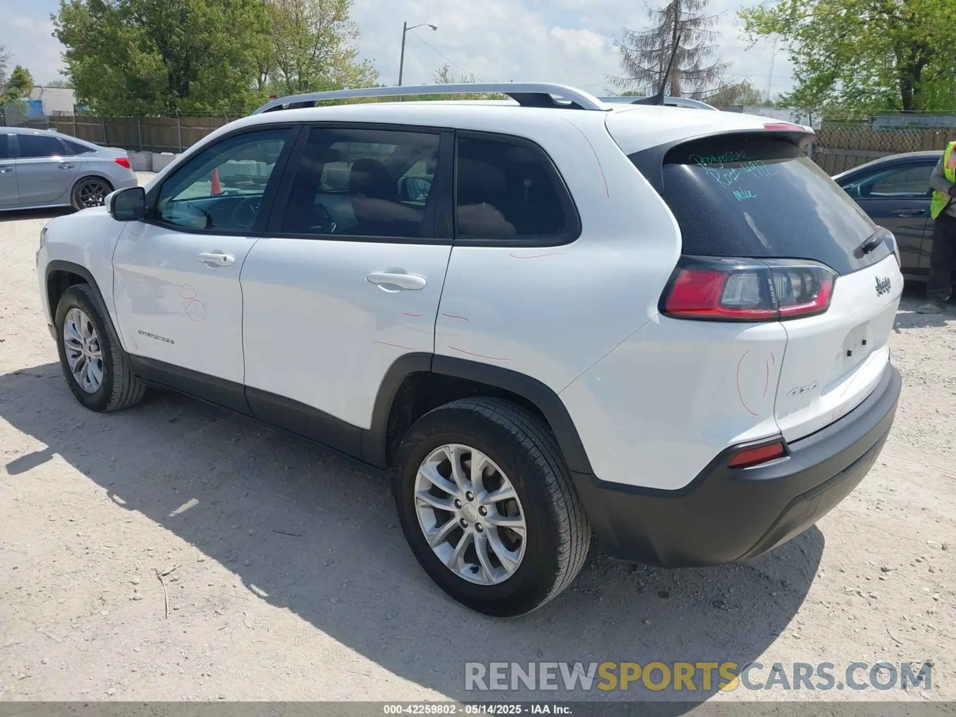 3 Photograph of a damaged car 1C4PJMCB1MD171158 JEEP CHEROKEE 2021