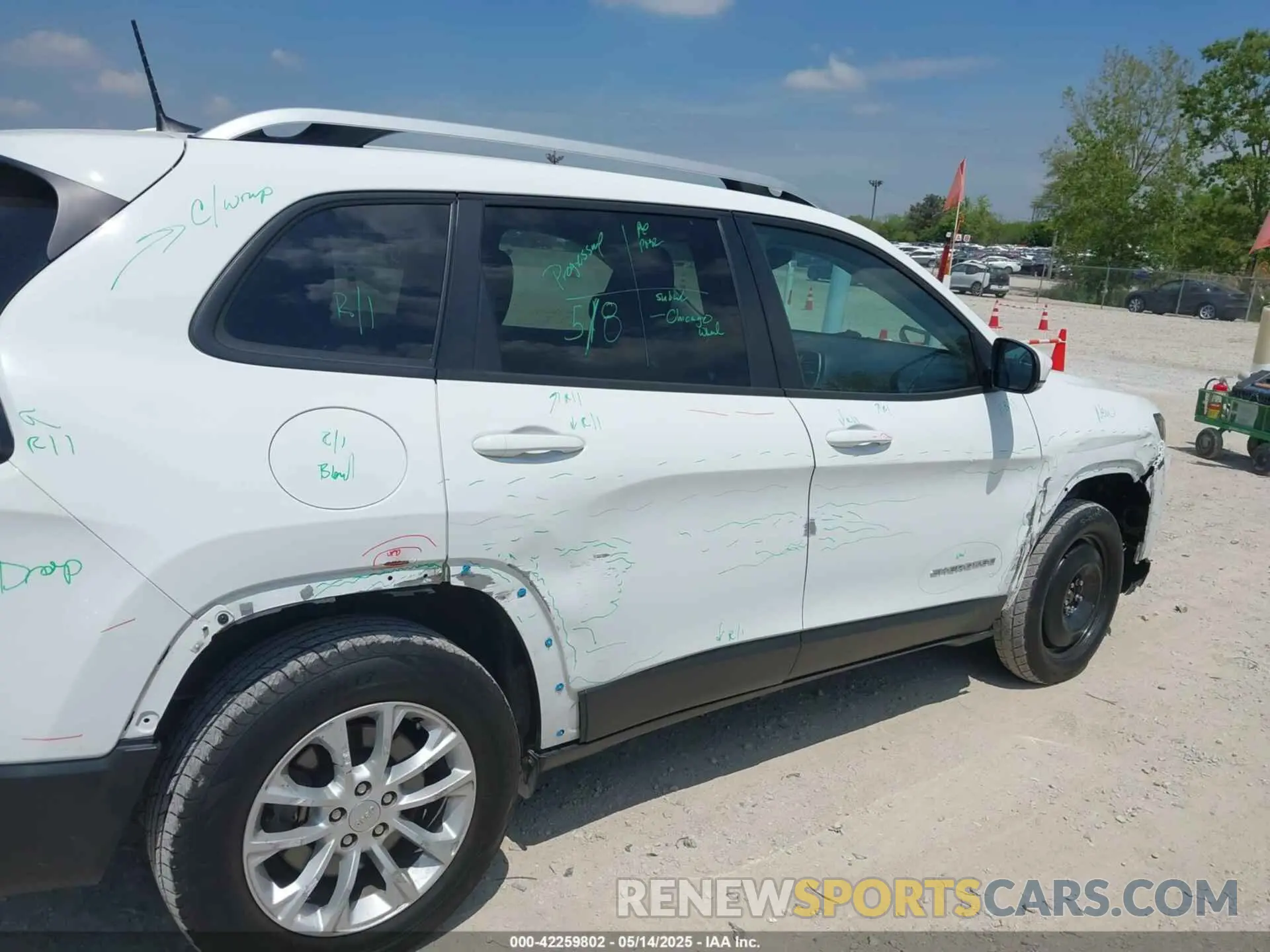 6 Photograph of a damaged car 1C4PJMCB1MD171158 JEEP CHEROKEE 2021