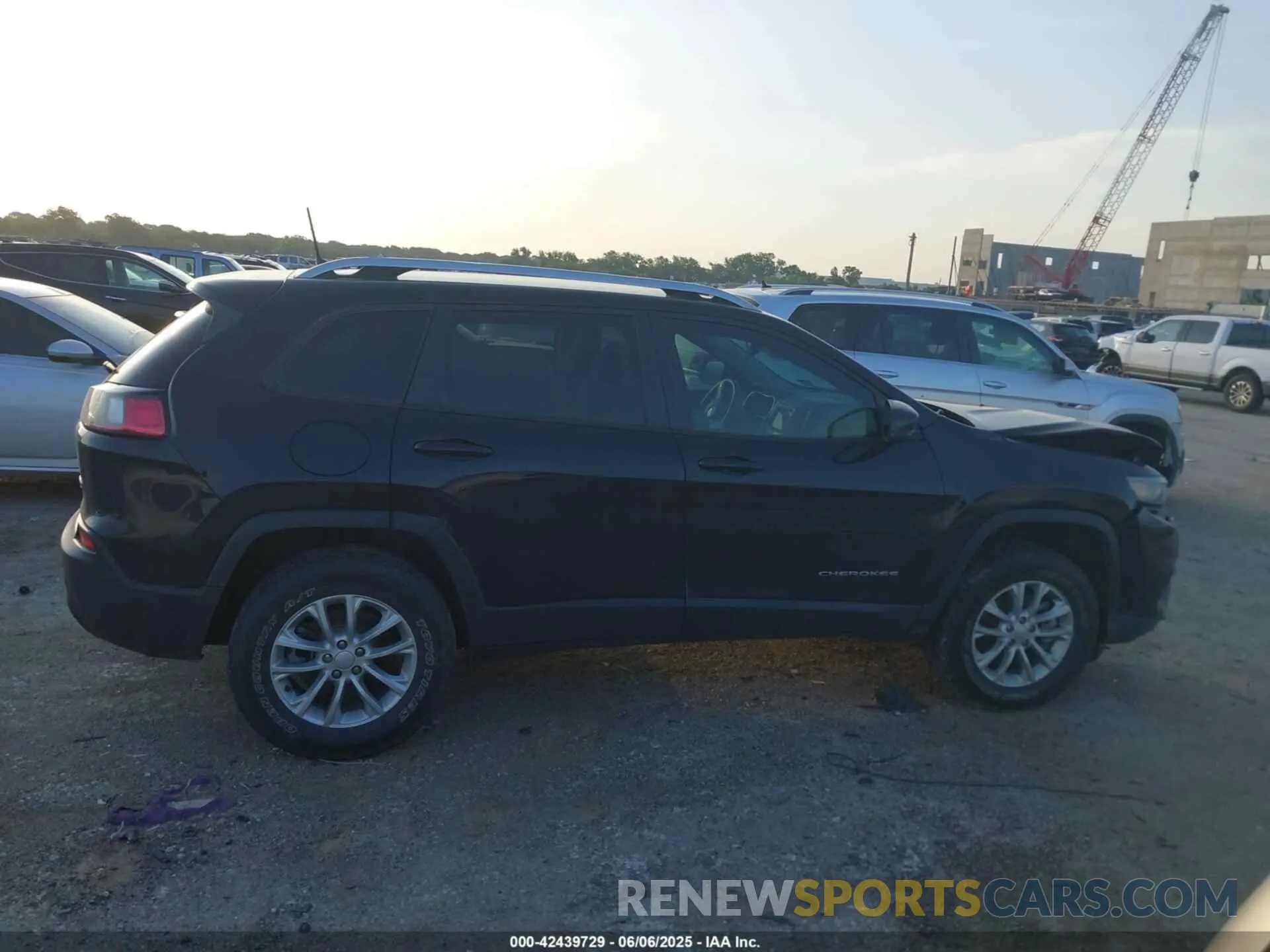 13 Photograph of a damaged car 1C4PJMCB7MD154249 JEEP CHEROKEE 2021