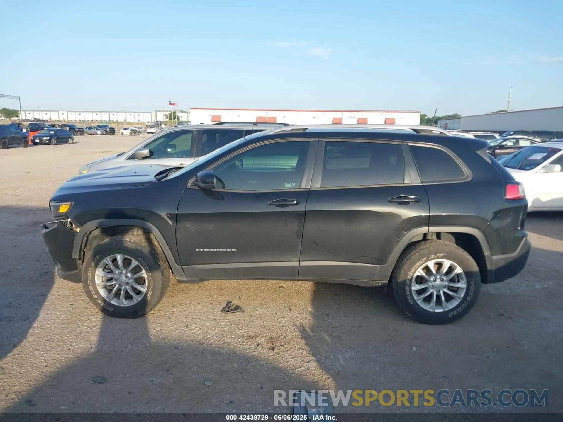 14 Photograph of a damaged car 1C4PJMCB7MD154249 JEEP CHEROKEE 2021