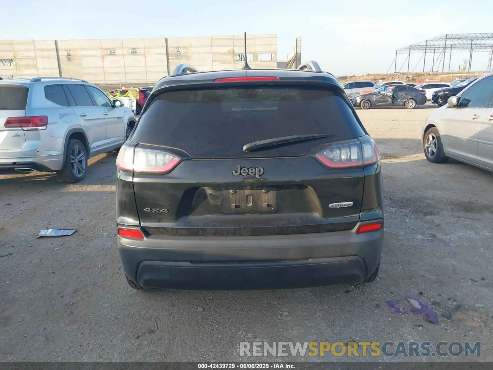 16 Photograph of a damaged car 1C4PJMCB7MD154249 JEEP CHEROKEE 2021
