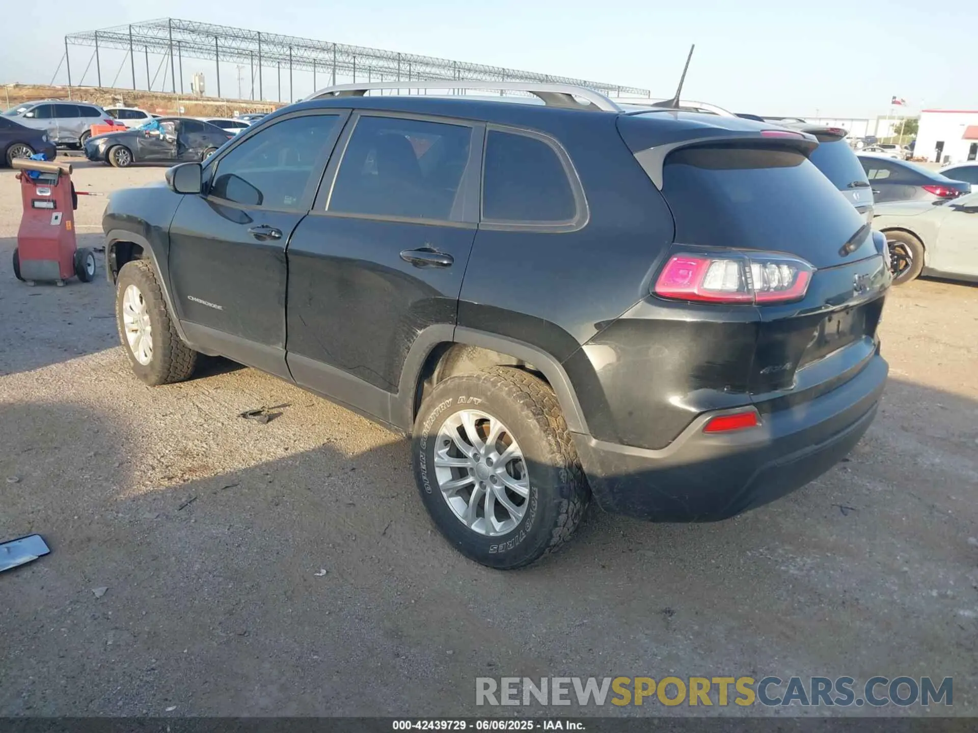 3 Photograph of a damaged car 1C4PJMCB7MD154249 JEEP CHEROKEE 2021