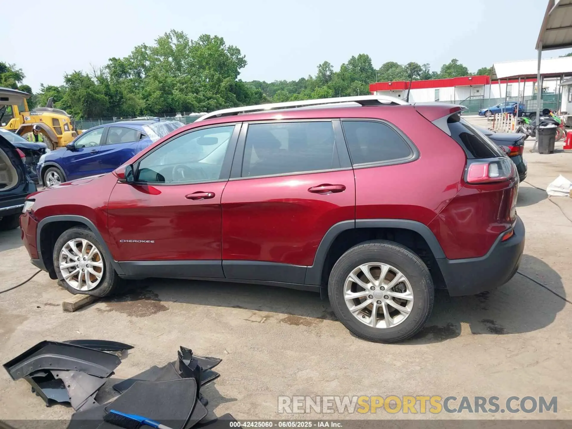 14 Photograph of a damaged car 1C4PJMCB9MD193523 JEEP CHEROKEE 2021