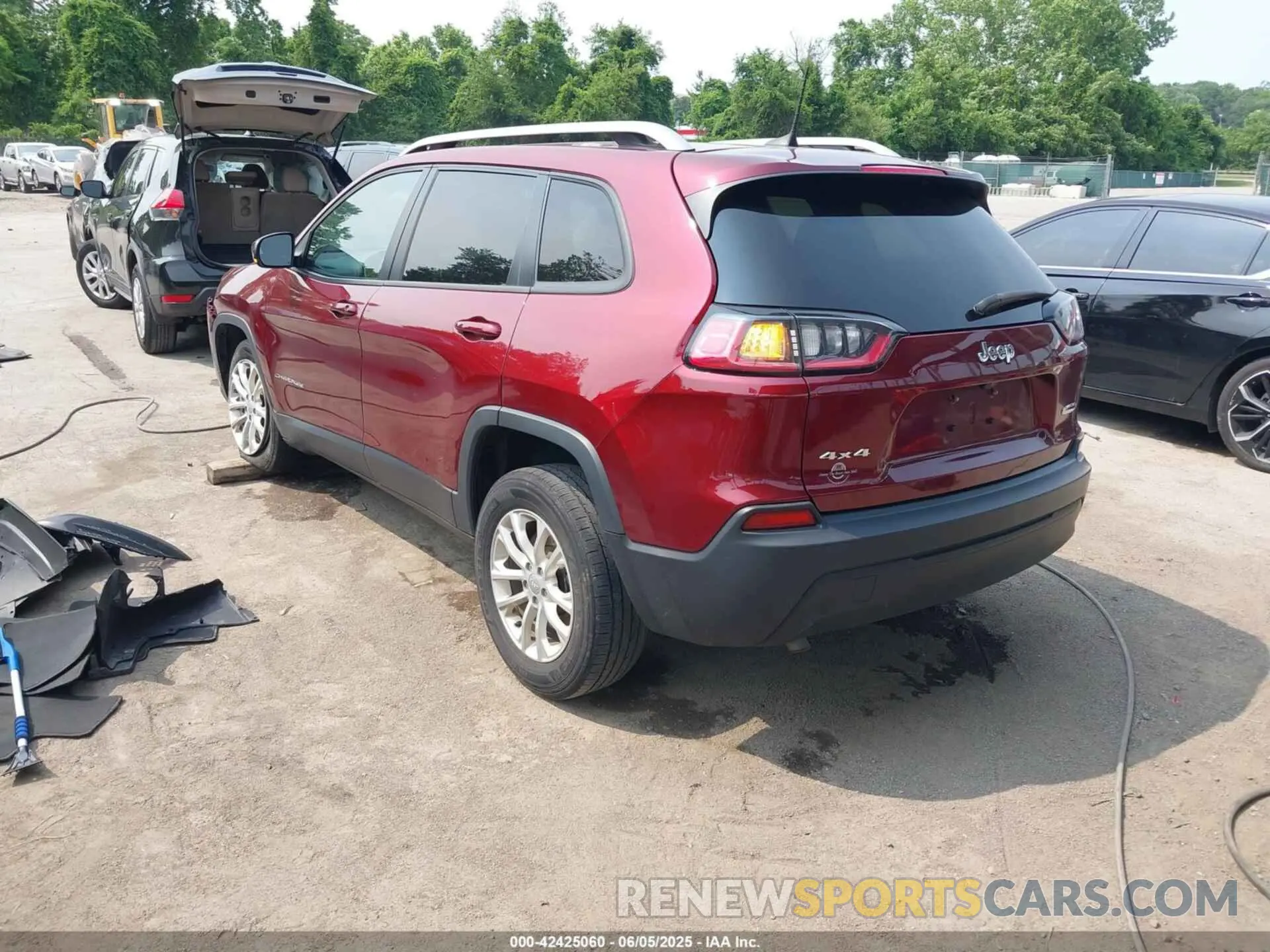 3 Photograph of a damaged car 1C4PJMCB9MD193523 JEEP CHEROKEE 2021
