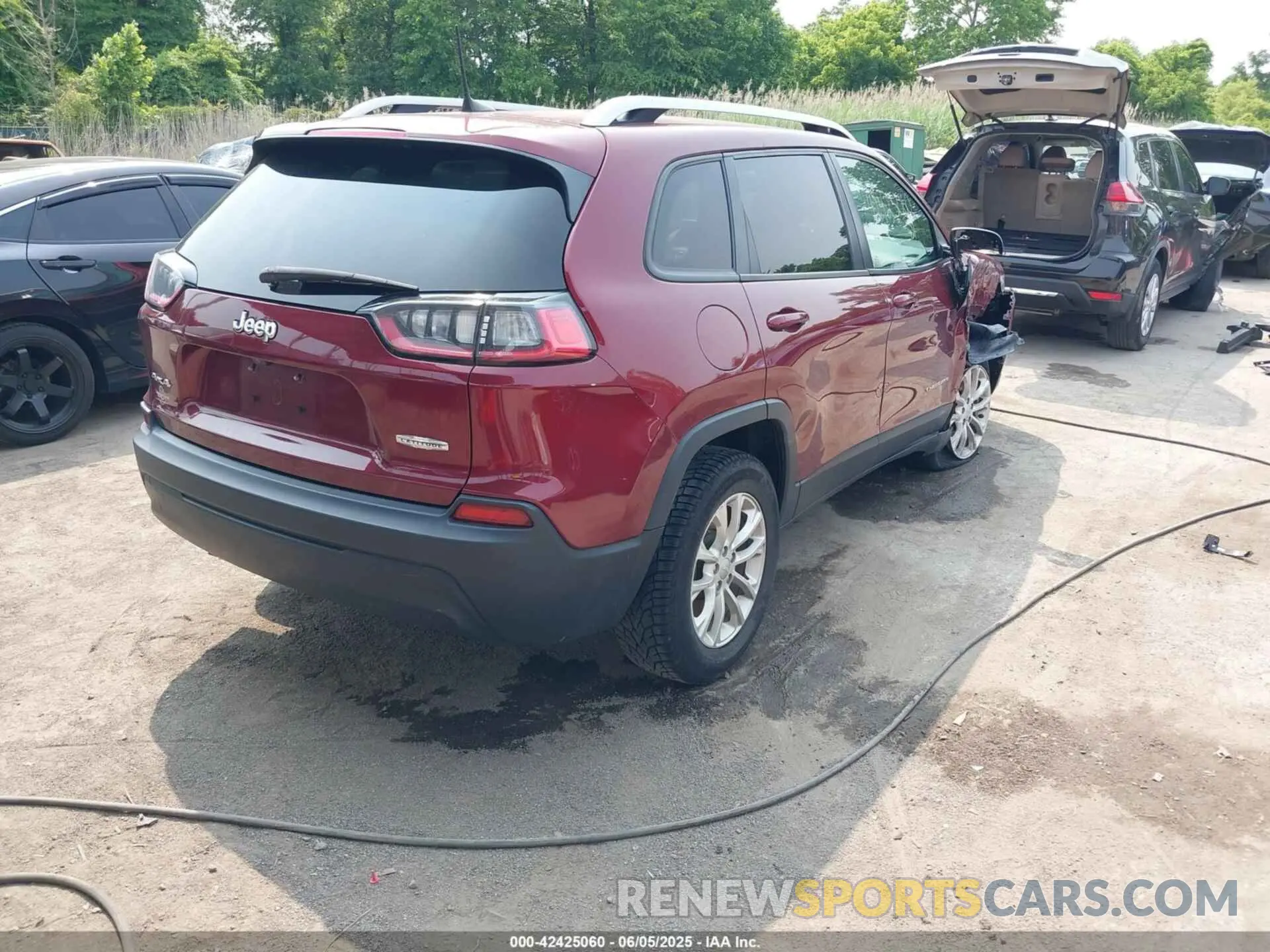 4 Photograph of a damaged car 1C4PJMCB9MD193523 JEEP CHEROKEE 2021