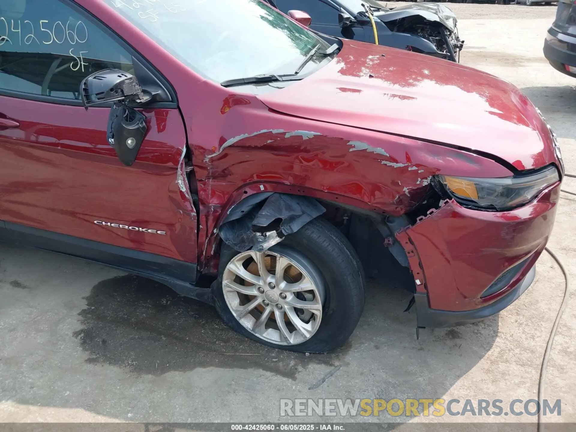 6 Photograph of a damaged car 1C4PJMCB9MD193523 JEEP CHEROKEE 2021