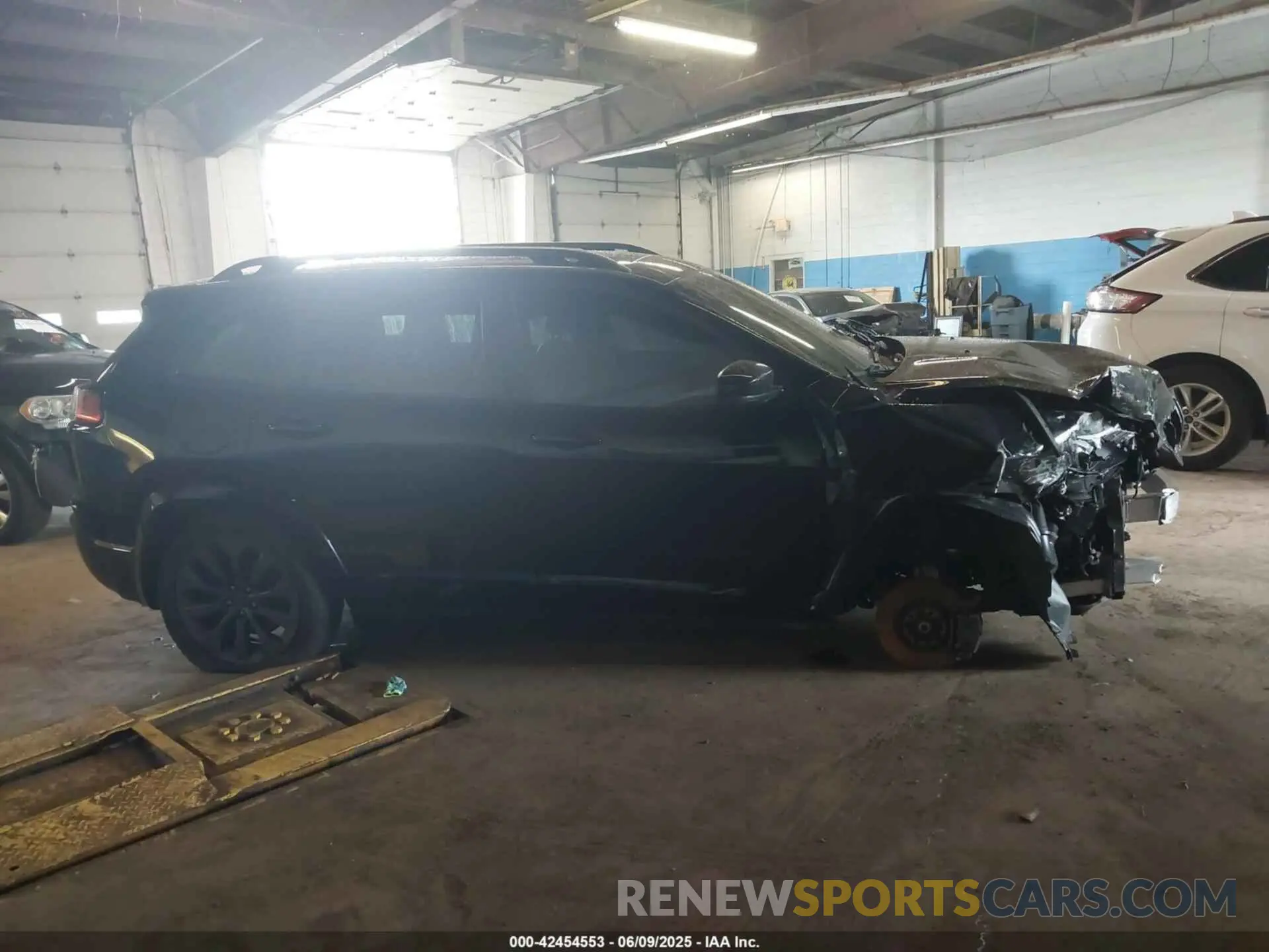 12 Photograph of a damaged car 1C4PJMDN3MD126621 JEEP CHEROKEE 2021