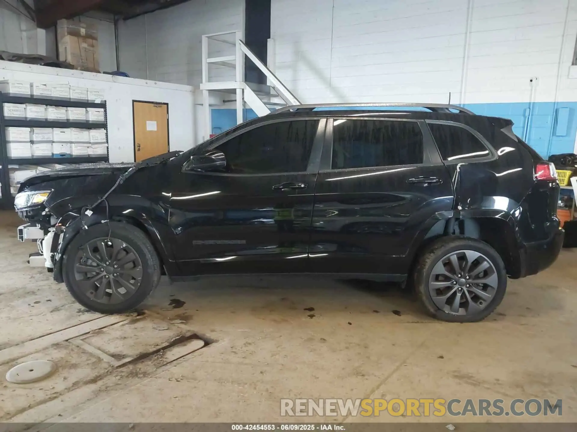 13 Photograph of a damaged car 1C4PJMDN3MD126621 JEEP CHEROKEE 2021