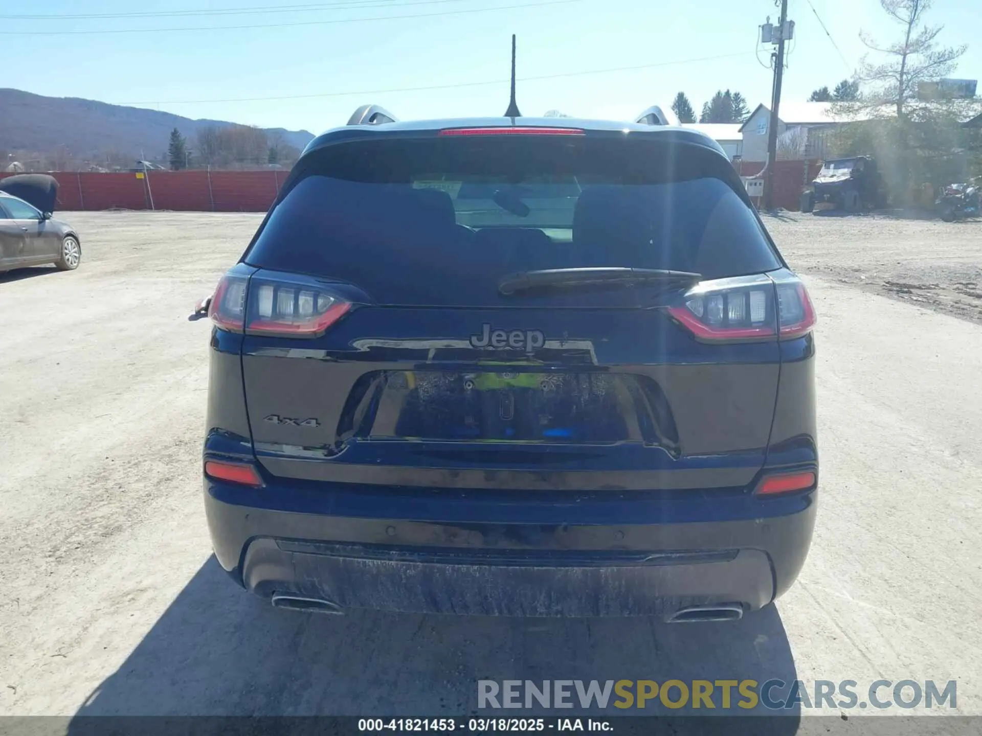 17 Photograph of a damaged car 1C4PJMDN5MD156607 JEEP CHEROKEE 2021