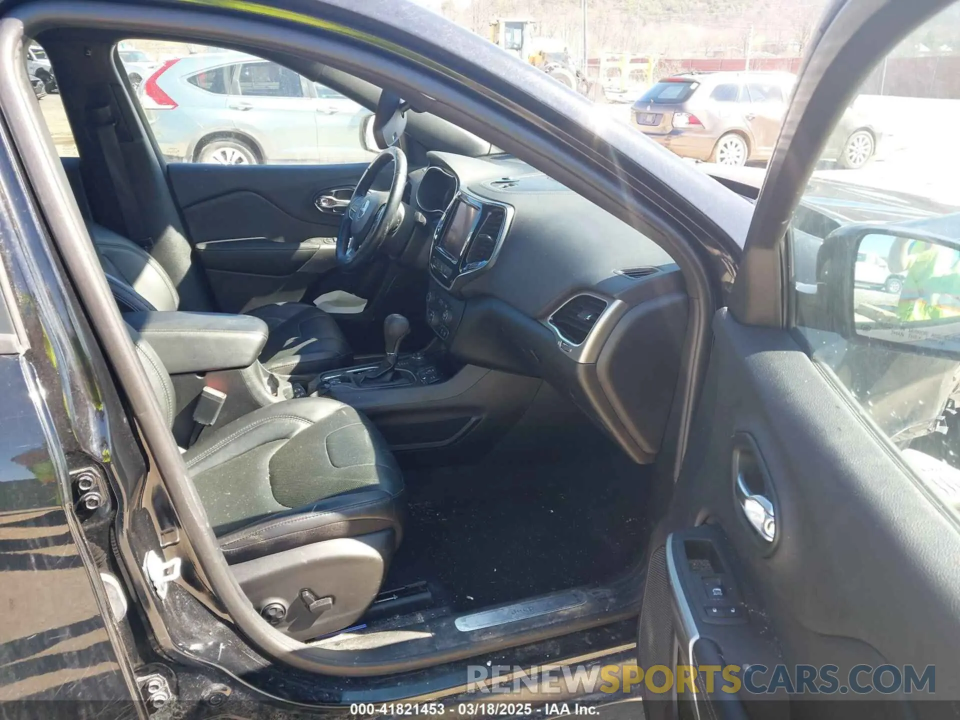 5 Photograph of a damaged car 1C4PJMDN5MD156607 JEEP CHEROKEE 2021