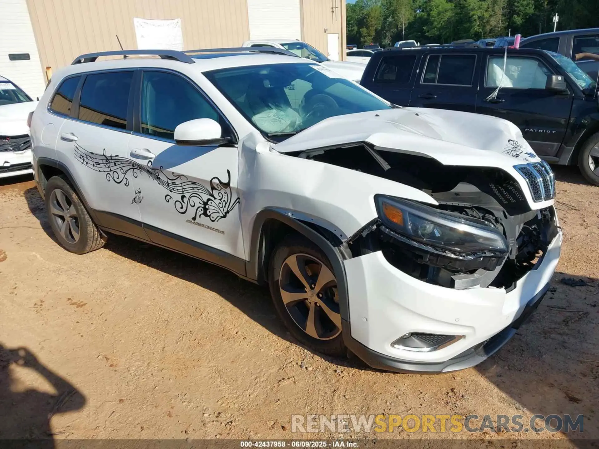 1 Photograph of a damaged car 1C4PJMDX0MD138744 JEEP CHEROKEE 2021