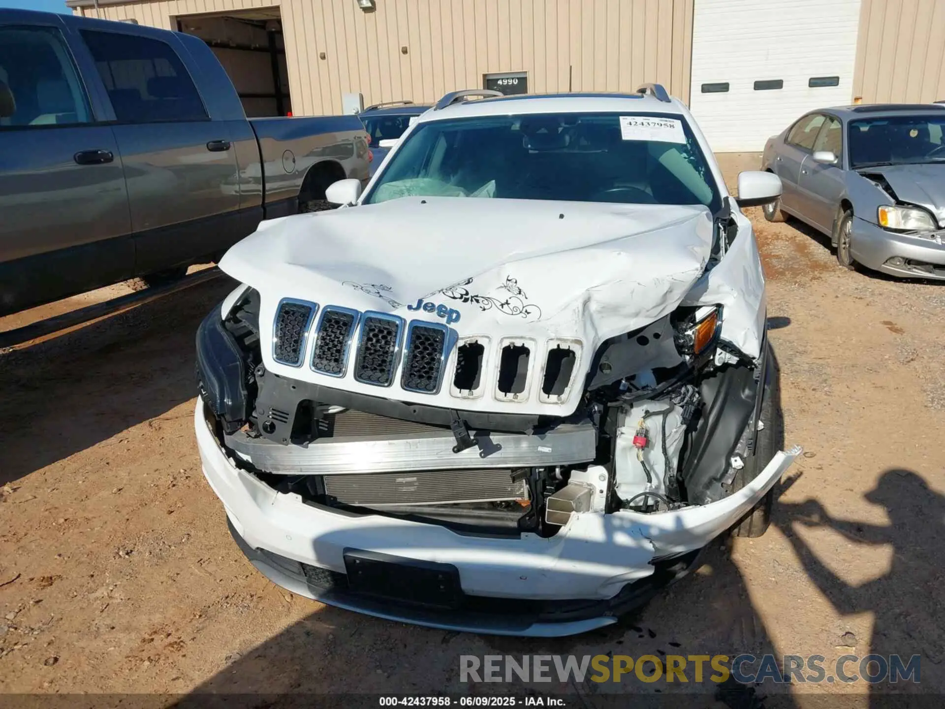 11 Photograph of a damaged car 1C4PJMDX0MD138744 JEEP CHEROKEE 2021