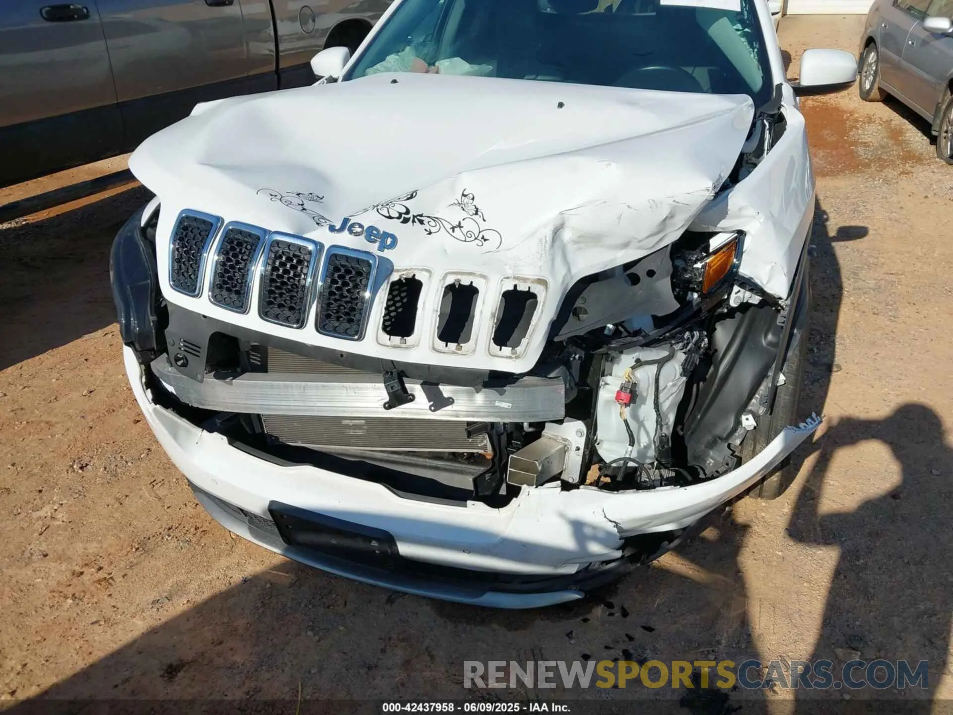 6 Photograph of a damaged car 1C4PJMDX0MD138744 JEEP CHEROKEE 2021