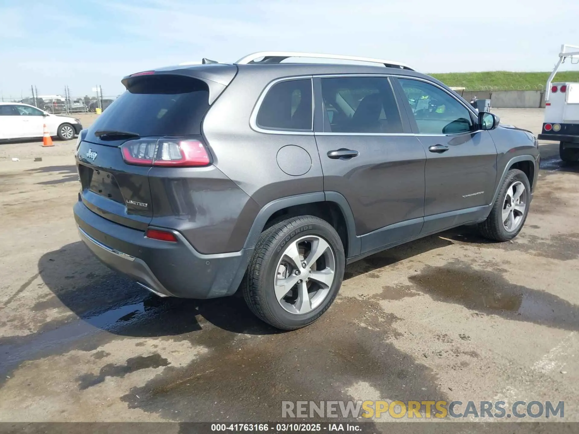4 Photograph of a damaged car 1C4PJMDX0MD181058 JEEP CHEROKEE 2021