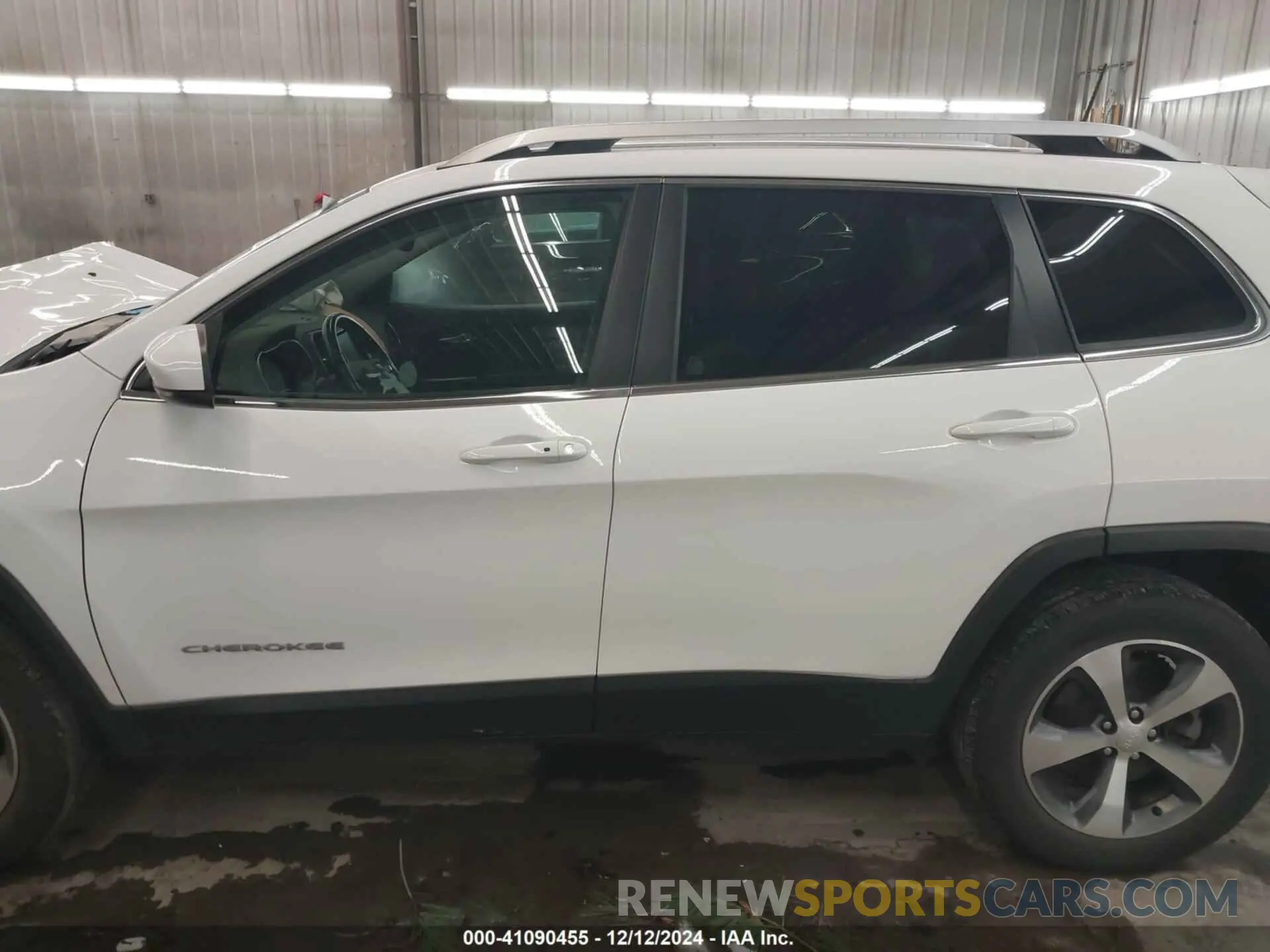 14 Photograph of a damaged car 1C4PJMDX0MD194876 JEEP CHEROKEE 2021