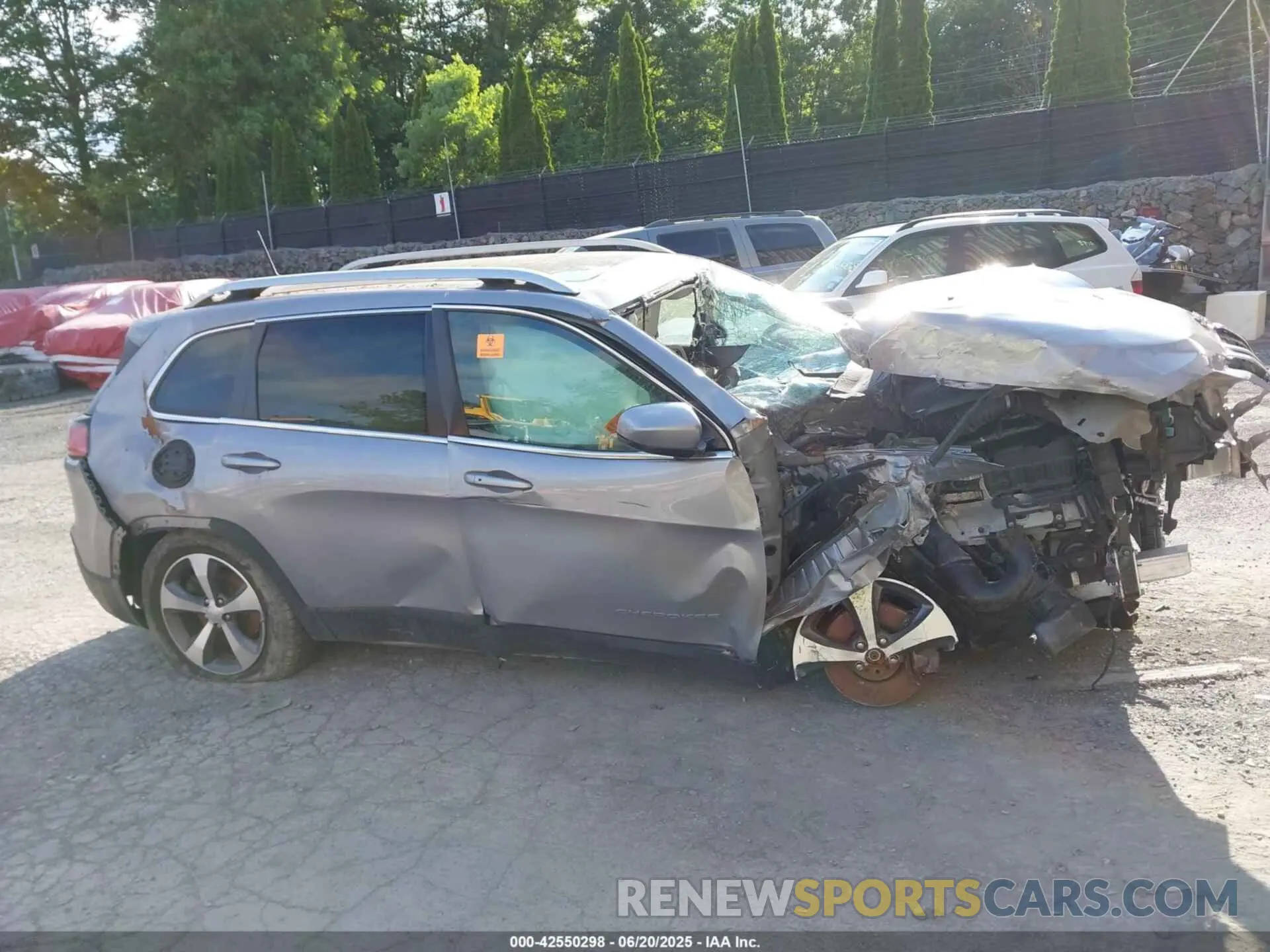 13 Photograph of a damaged car 1C4PJMDX3MD102580 JEEP CHEROKEE 2021