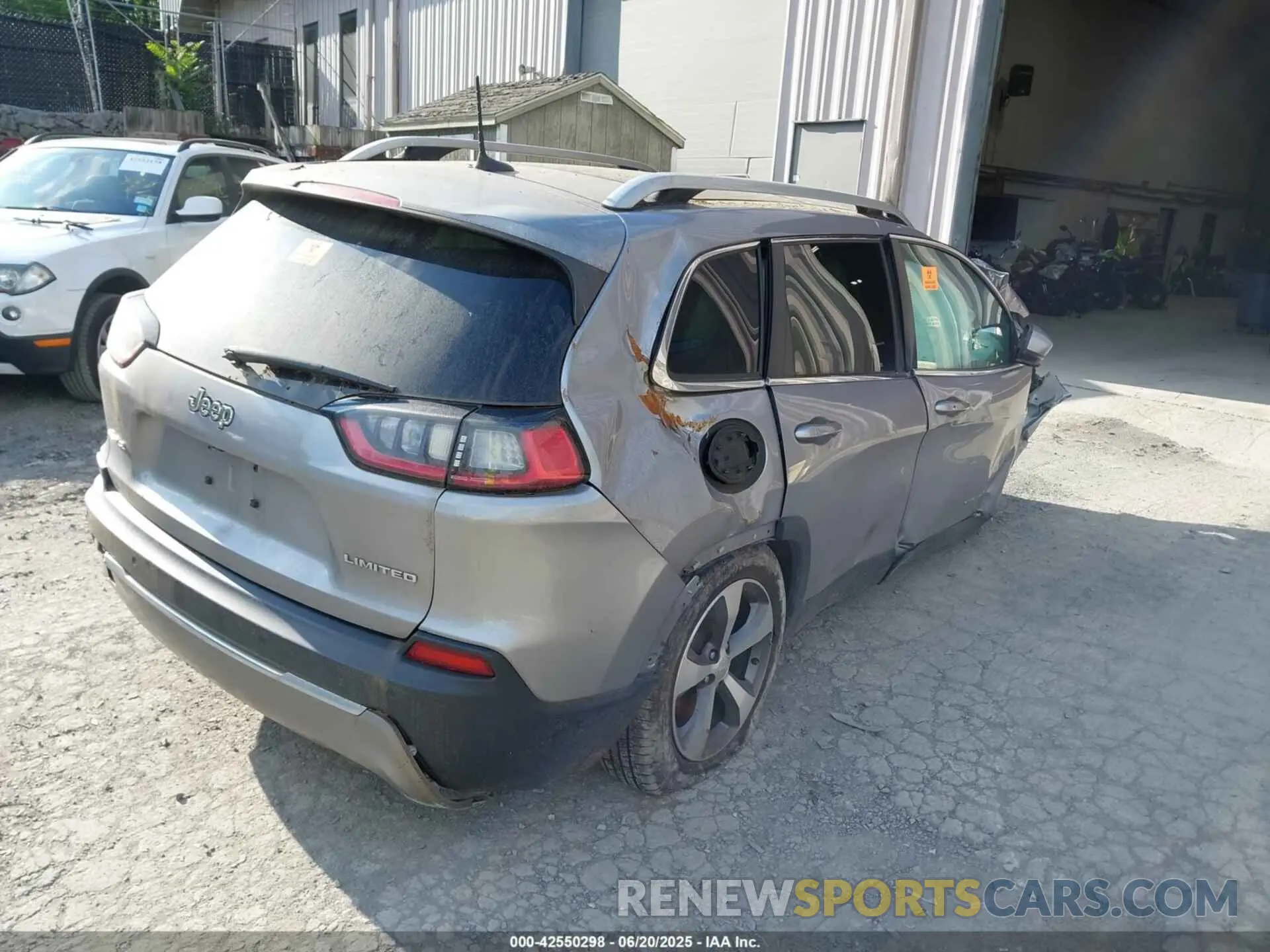 4 Photograph of a damaged car 1C4PJMDX3MD102580 JEEP CHEROKEE 2021