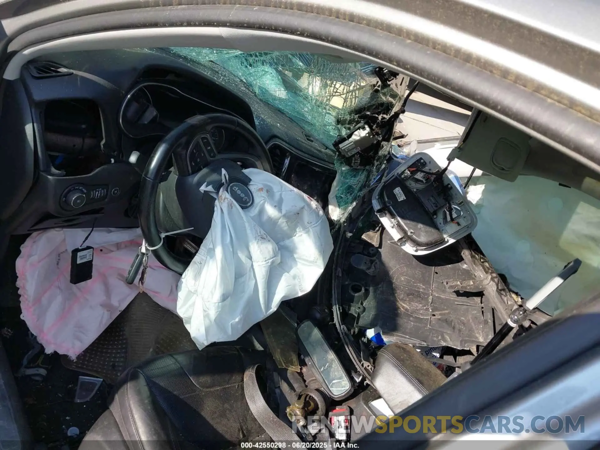 5 Photograph of a damaged car 1C4PJMDX3MD102580 JEEP CHEROKEE 2021