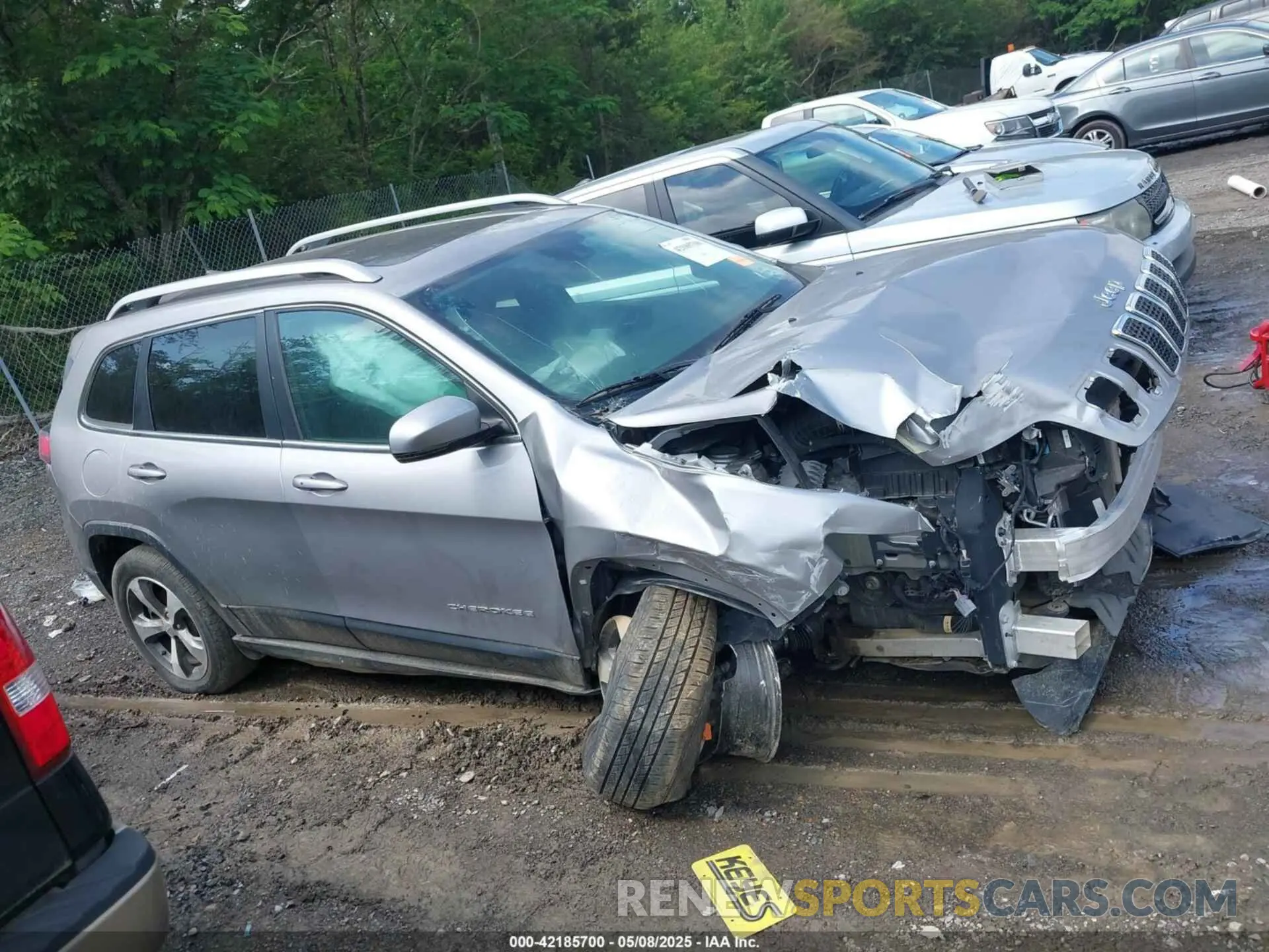 12 Photograph of a damaged car 1C4PJMDX3MD181300 JEEP CHEROKEE 2021