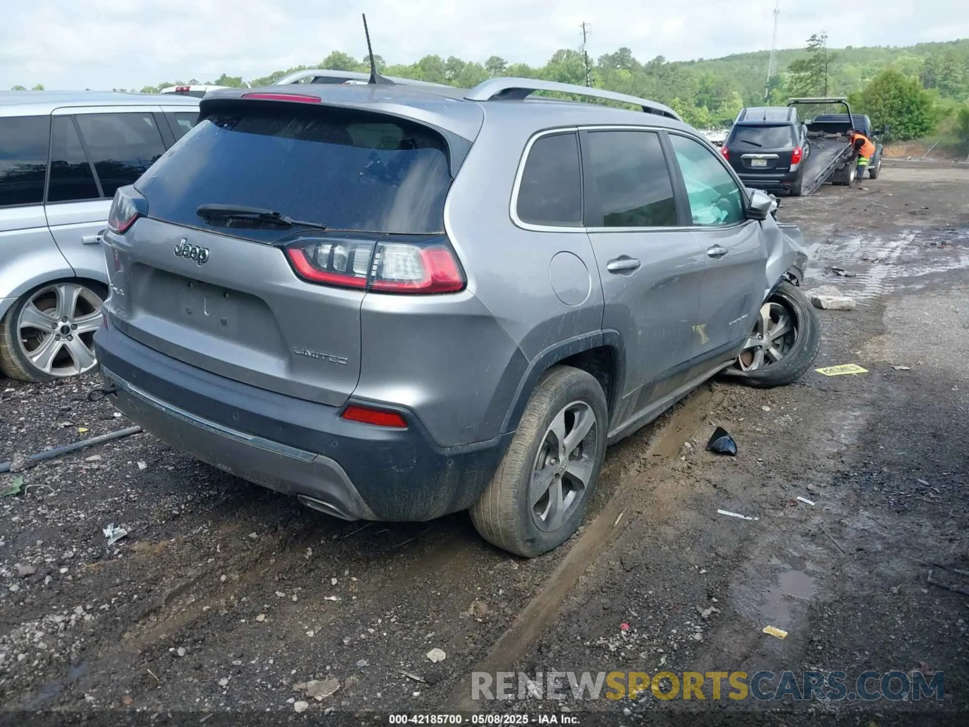 4 Photograph of a damaged car 1C4PJMDX3MD181300 JEEP CHEROKEE 2021