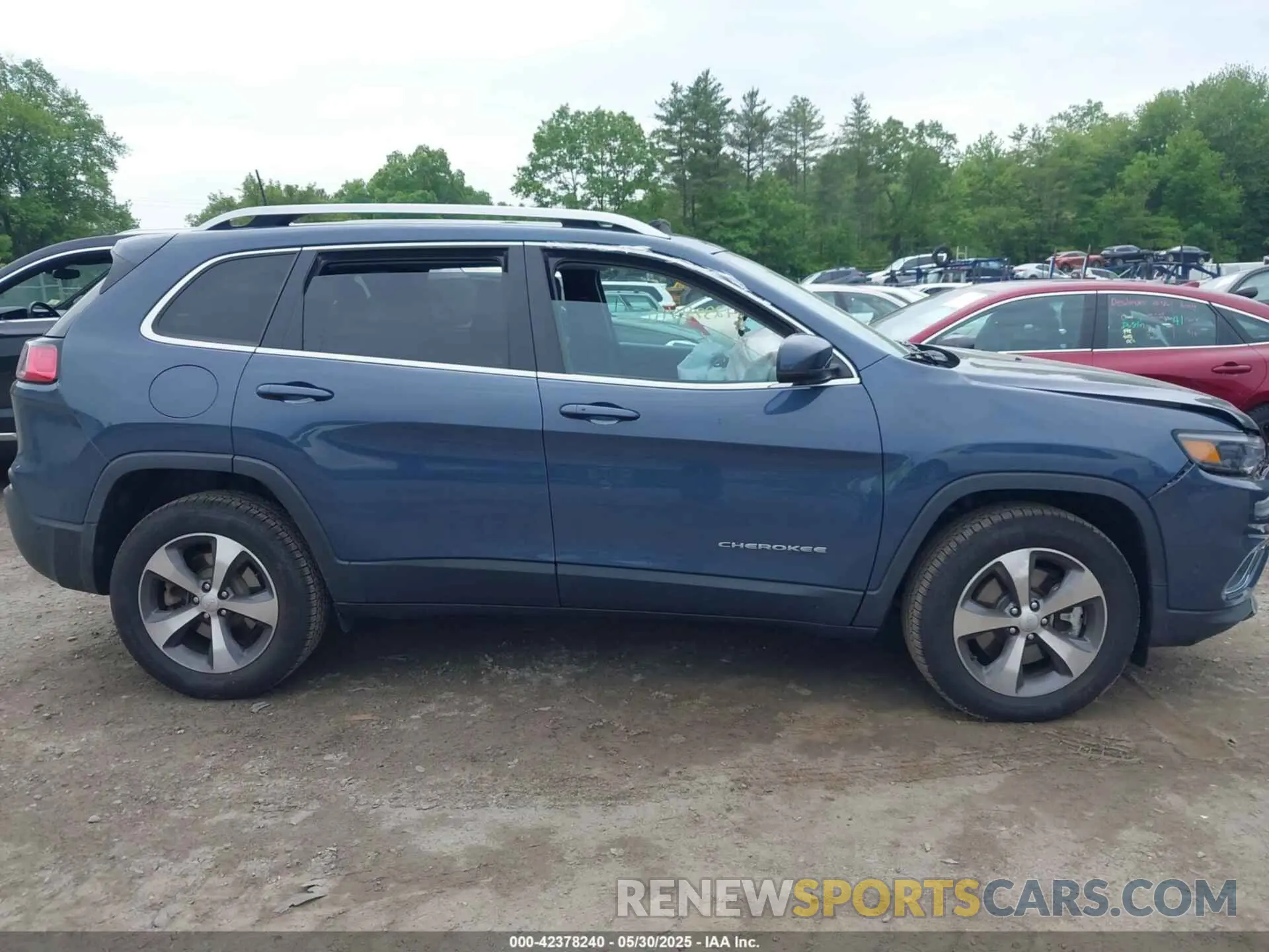 13 Photograph of a damaged car 1C4PJMDX4MD193469 JEEP CHEROKEE 2021