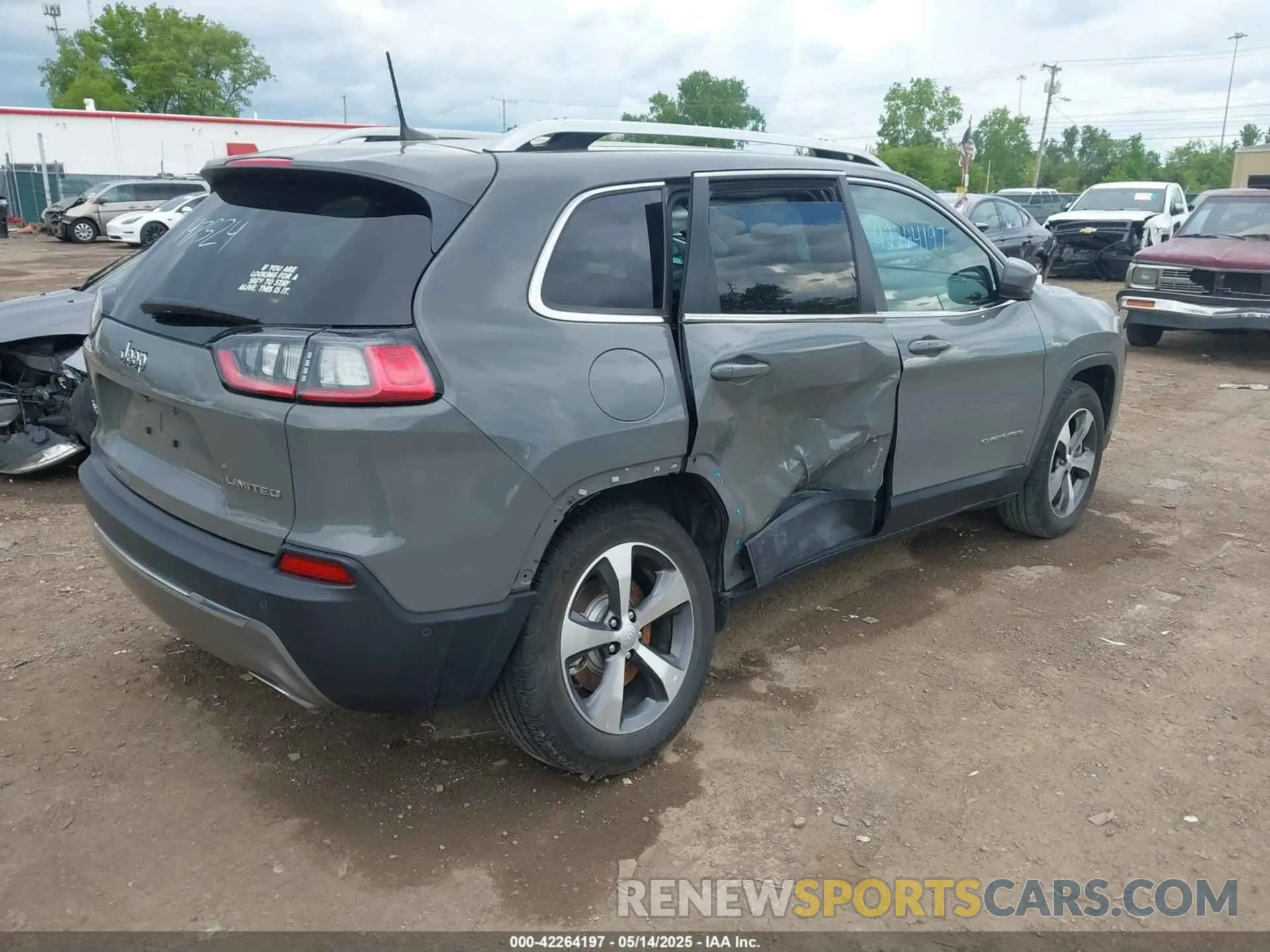 4 Photograph of a damaged car 1C4PJMDX6MD197524 JEEP CHEROKEE 2021