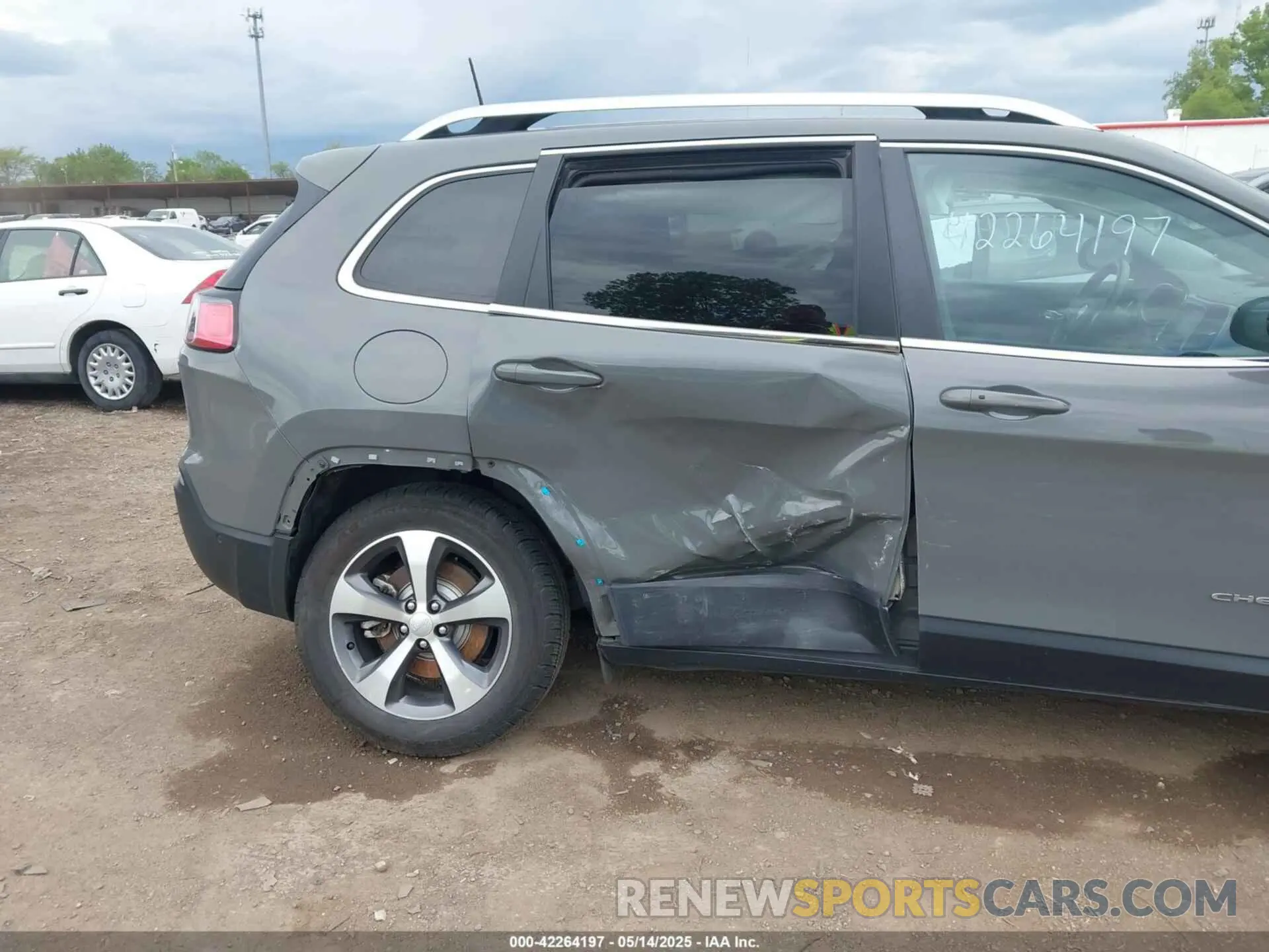 6 Photograph of a damaged car 1C4PJMDX6MD197524 JEEP CHEROKEE 2021