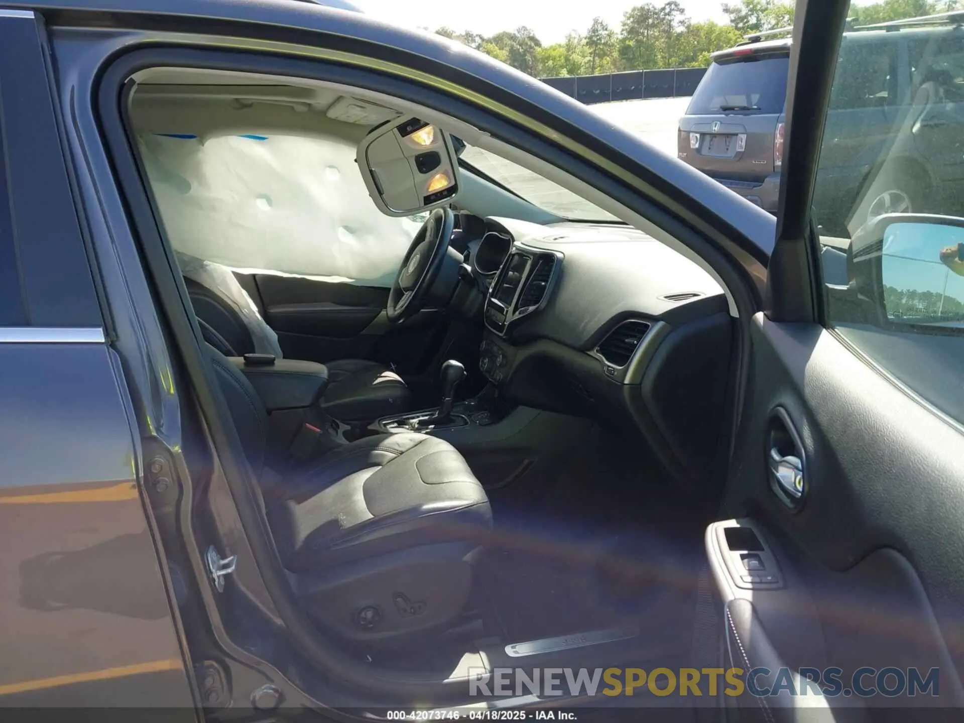 5 Photograph of a damaged car 1C4PJMDX6MD209395 JEEP CHEROKEE 2021