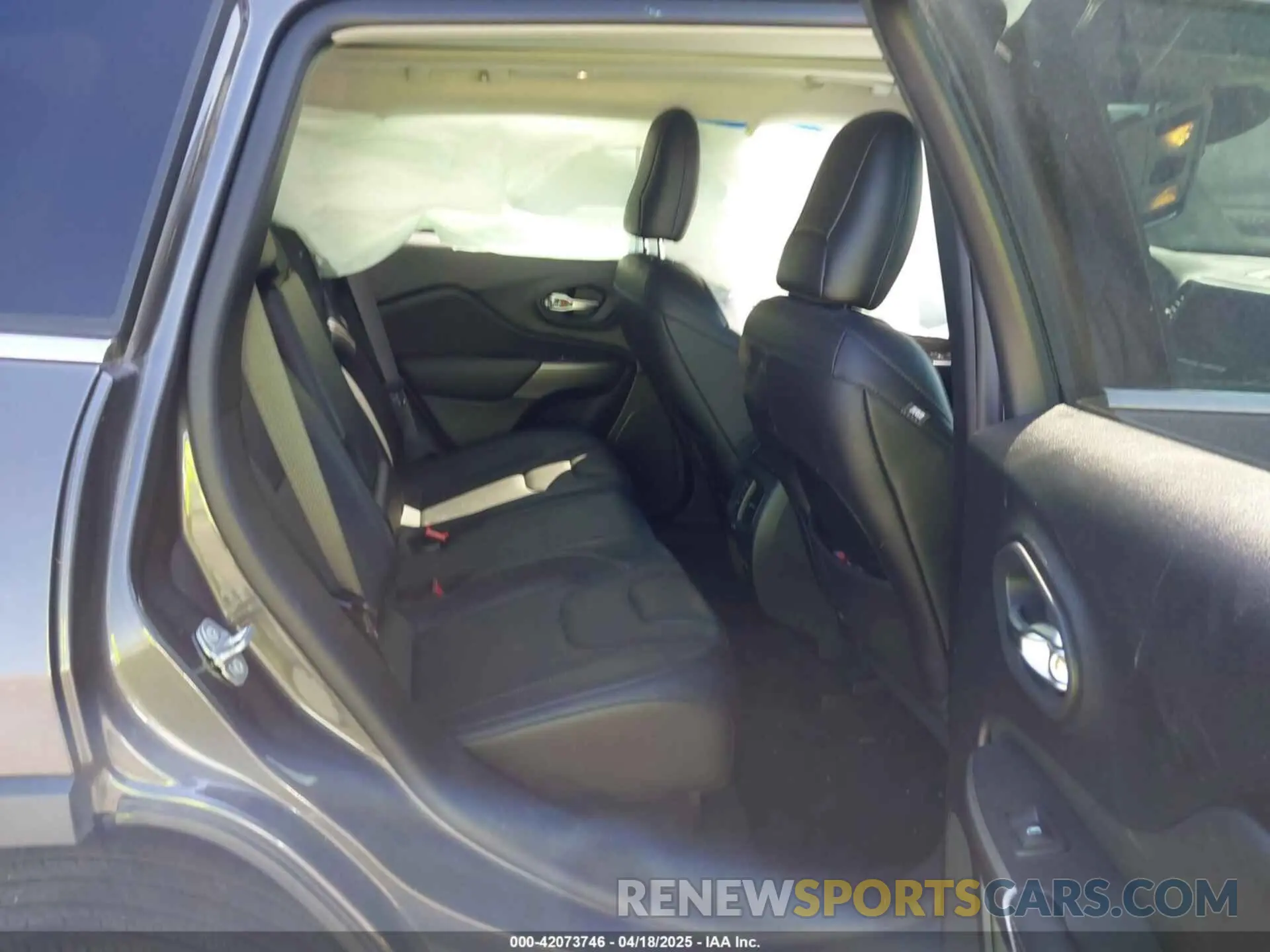8 Photograph of a damaged car 1C4PJMDX6MD209395 JEEP CHEROKEE 2021