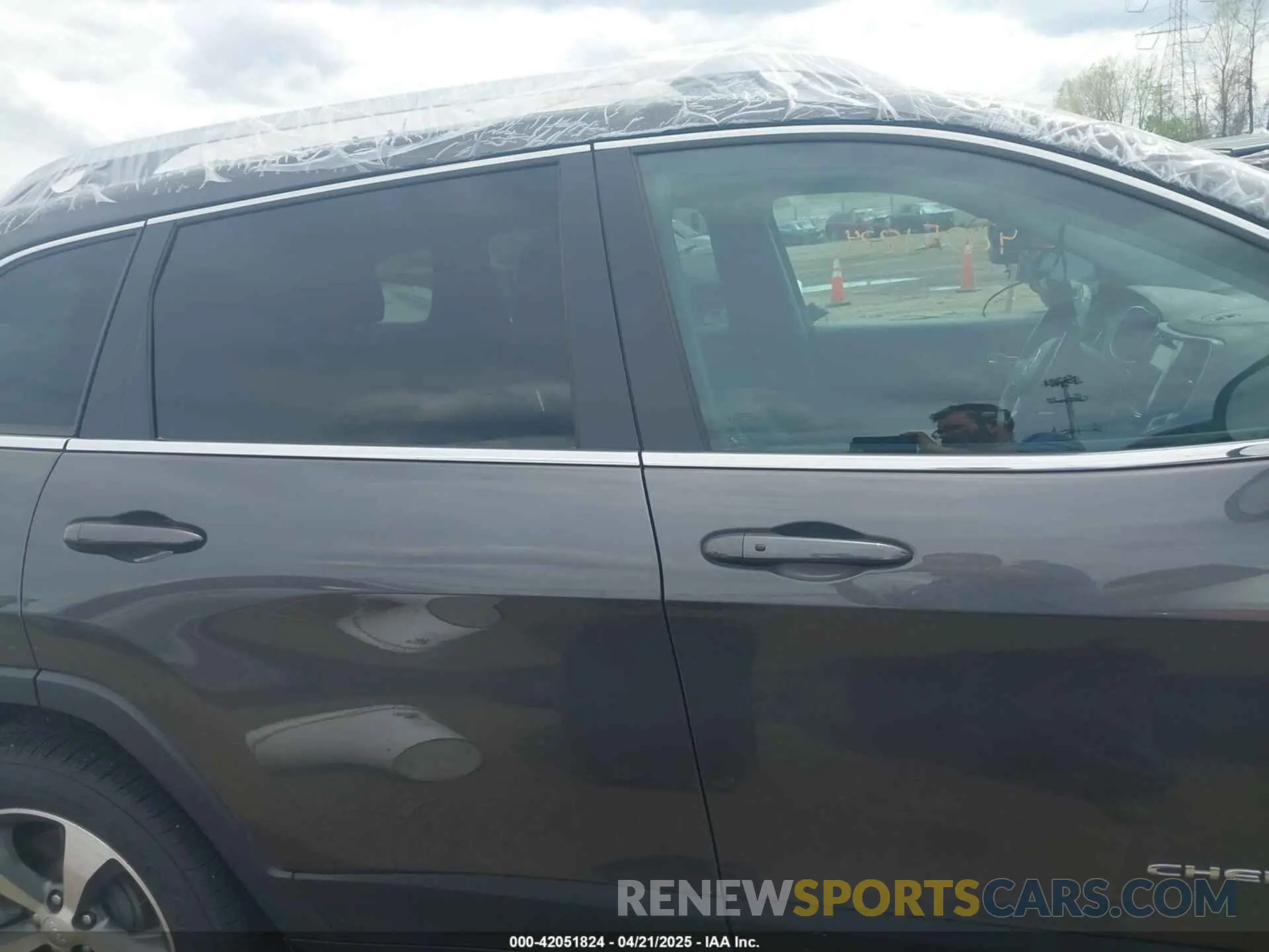 13 Photograph of a damaged car 1C4PJMDX8MD212475 JEEP CHEROKEE 2021