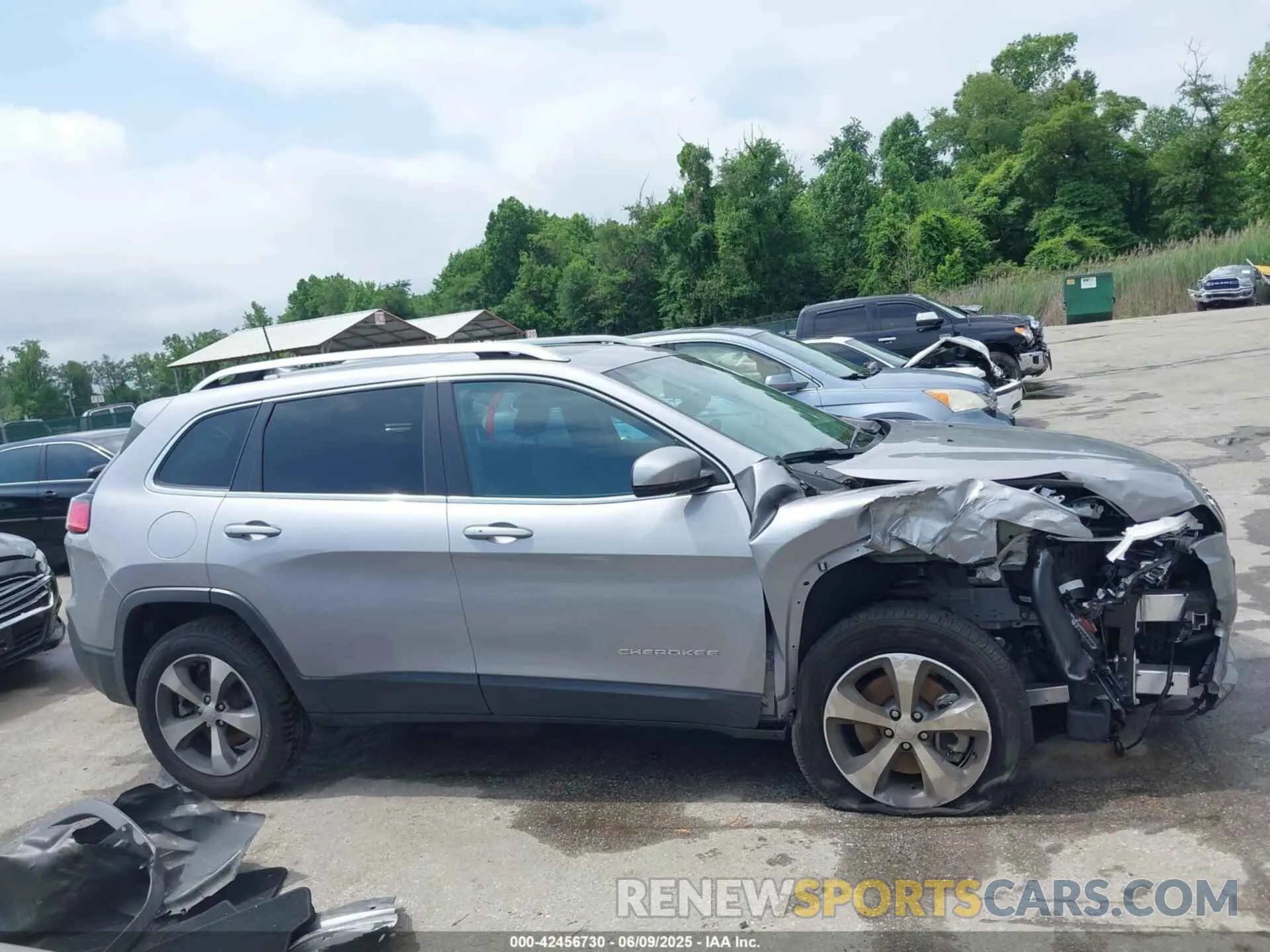 13 Photograph of a damaged car 1C4PJMDX9MD151623 JEEP CHEROKEE 2021