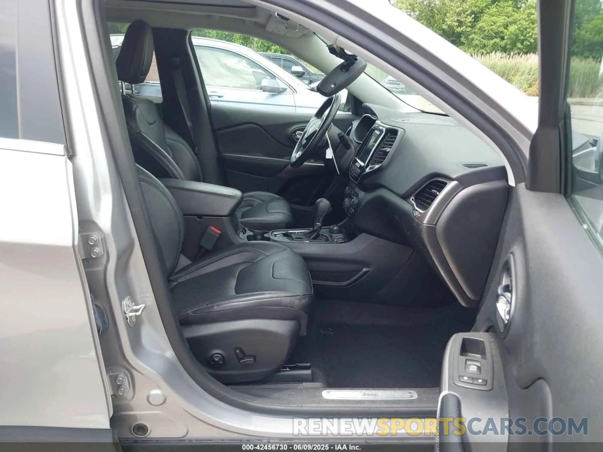5 Photograph of a damaged car 1C4PJMDX9MD151623 JEEP CHEROKEE 2021