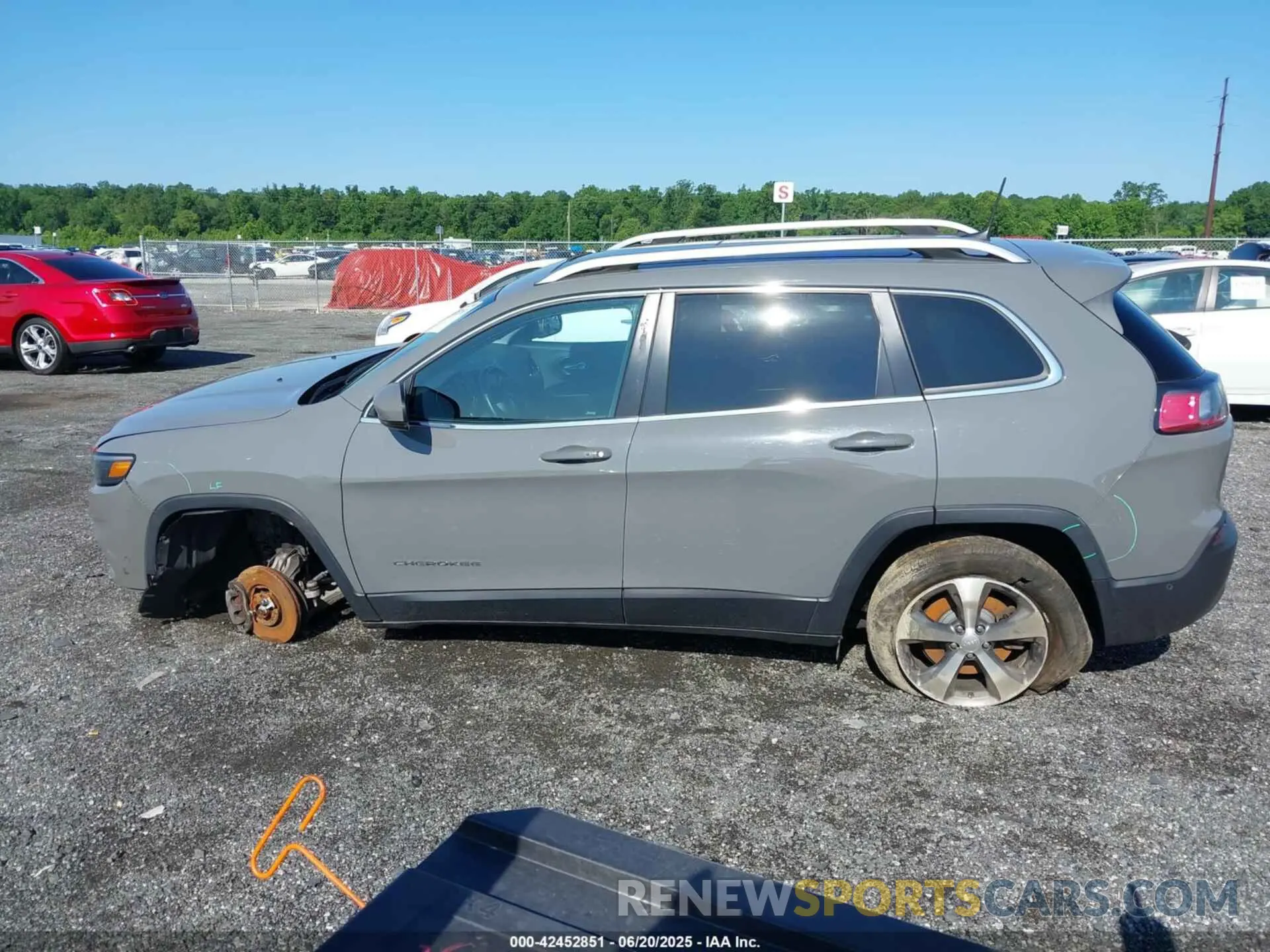 15 Photograph of a damaged car 1C4PJMDX9MD177736 JEEP CHEROKEE 2021