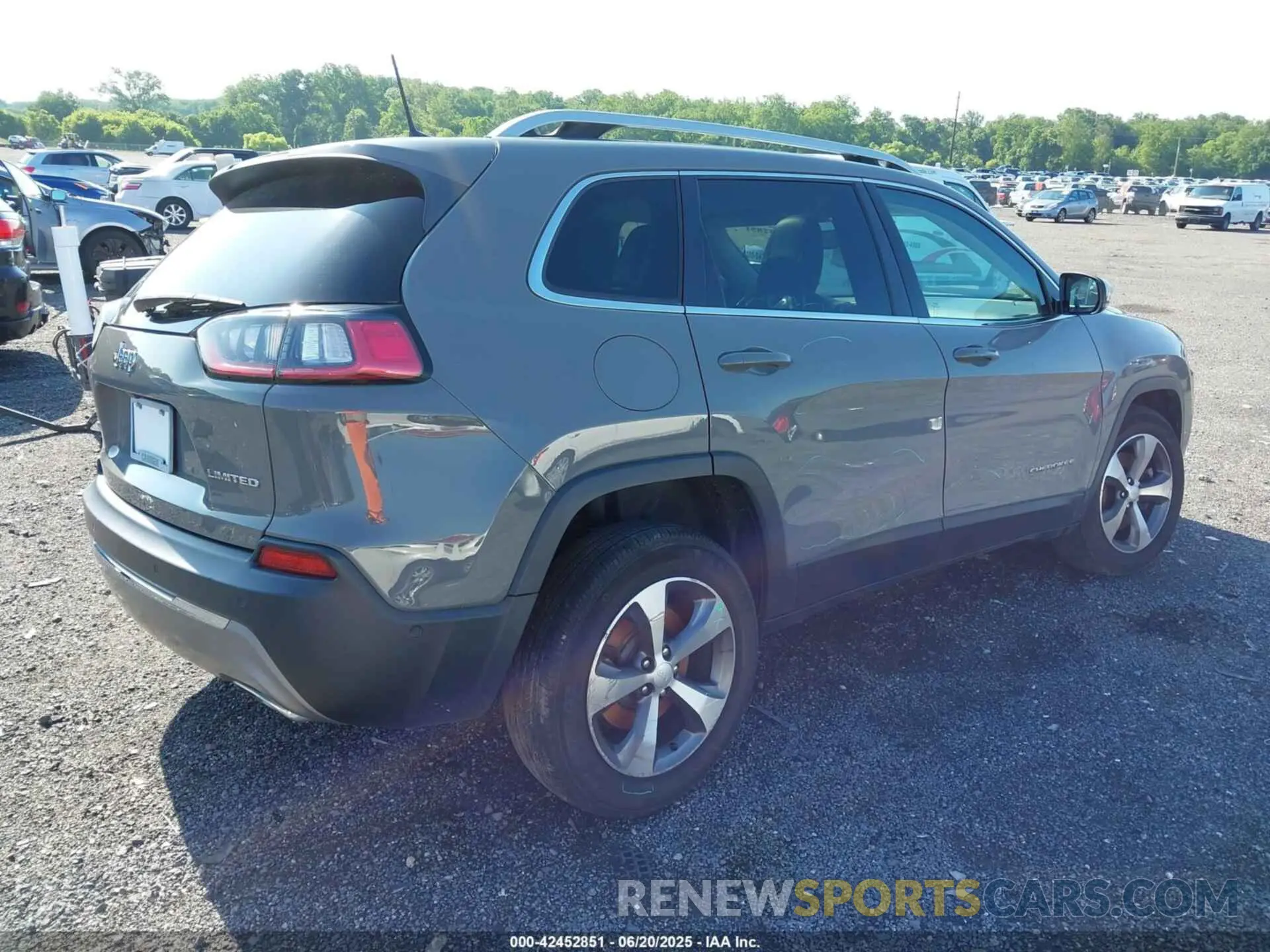 4 Photograph of a damaged car 1C4PJMDX9MD177736 JEEP CHEROKEE 2021