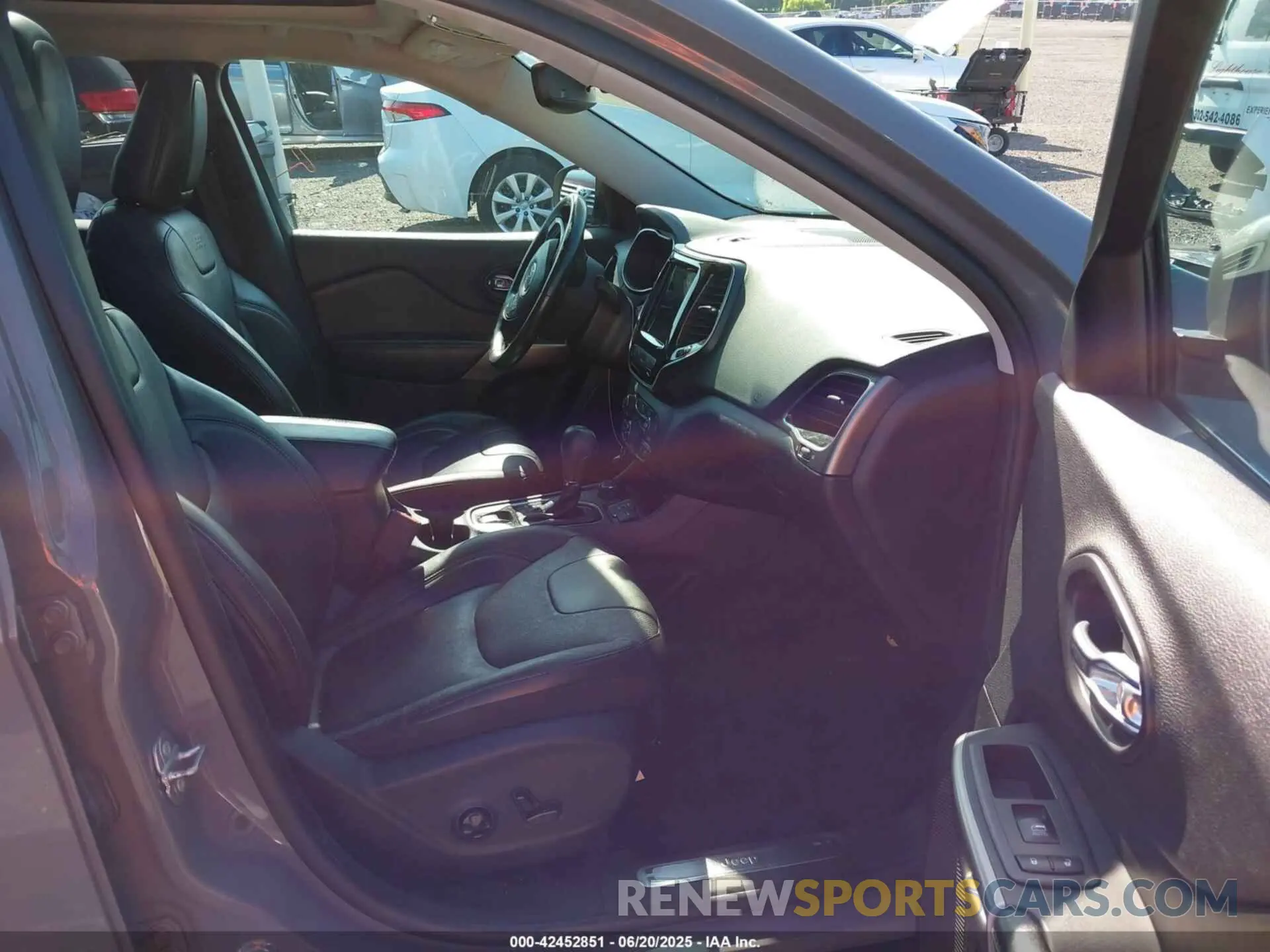 5 Photograph of a damaged car 1C4PJMDX9MD177736 JEEP CHEROKEE 2021