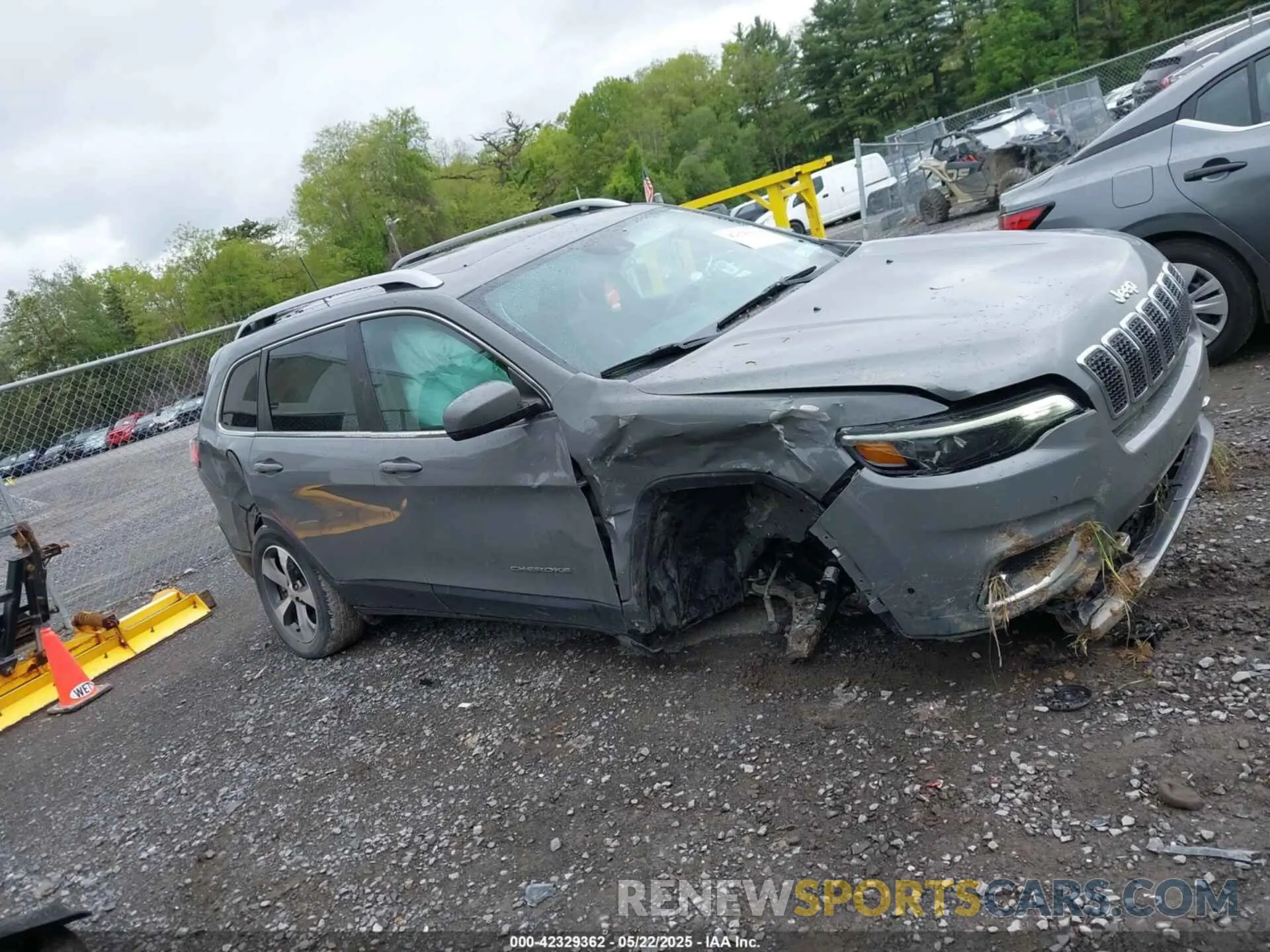 13 Photograph of a damaged car 1C4PJMDXXMD183304 JEEP CHEROKEE 2021