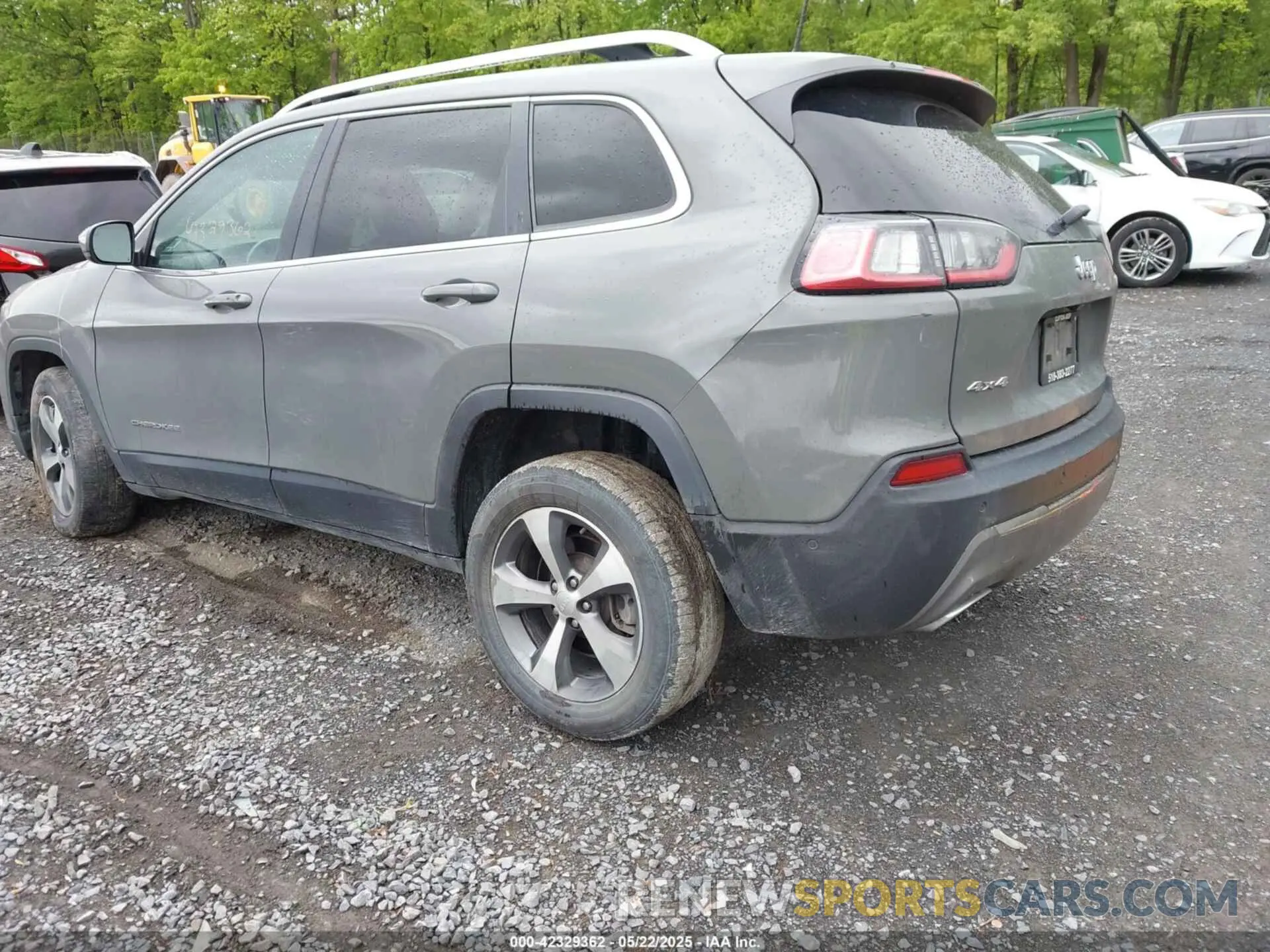 3 Photograph of a damaged car 1C4PJMDXXMD183304 JEEP CHEROKEE 2021