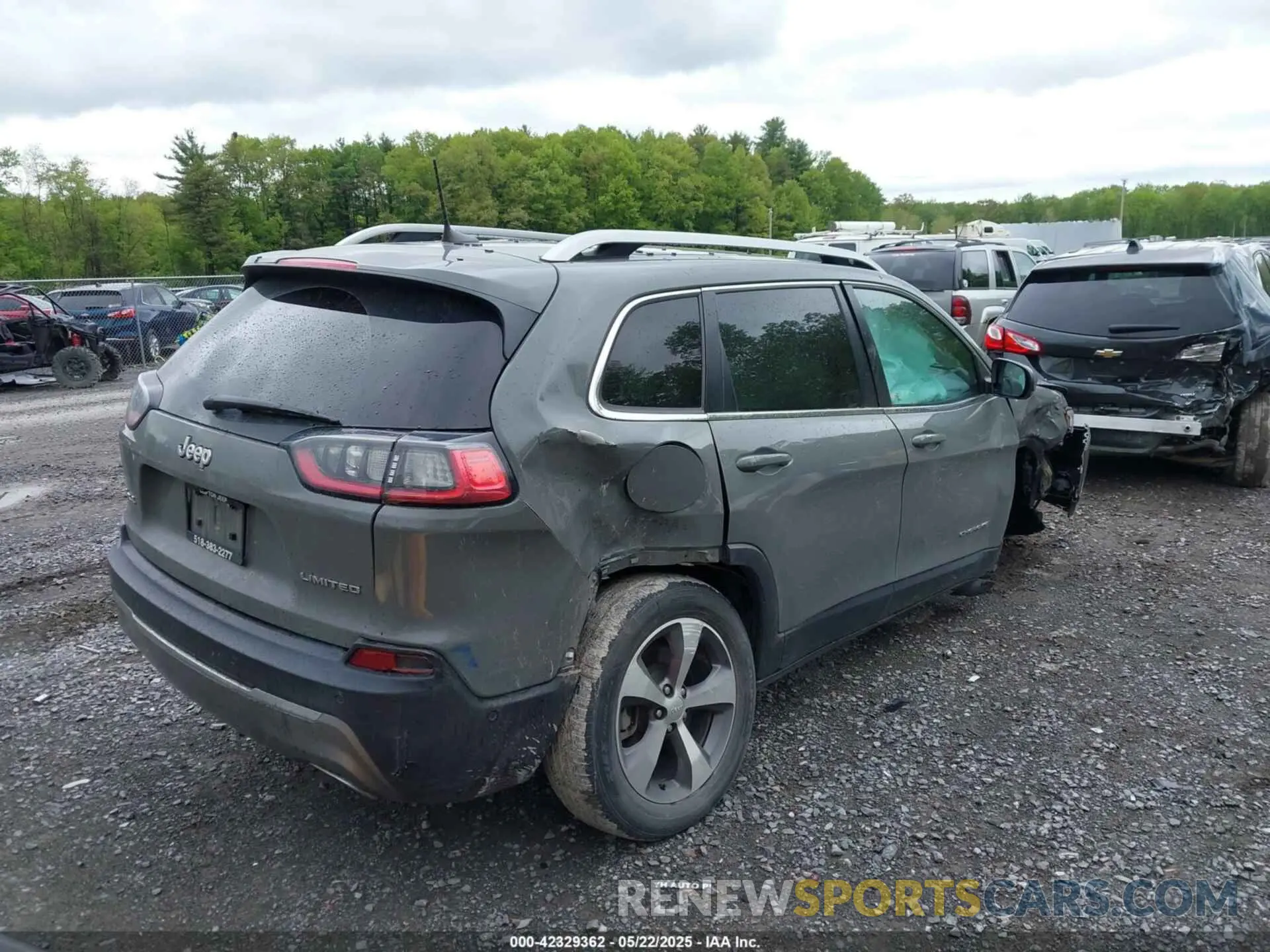 4 Photograph of a damaged car 1C4PJMDXXMD183304 JEEP CHEROKEE 2021