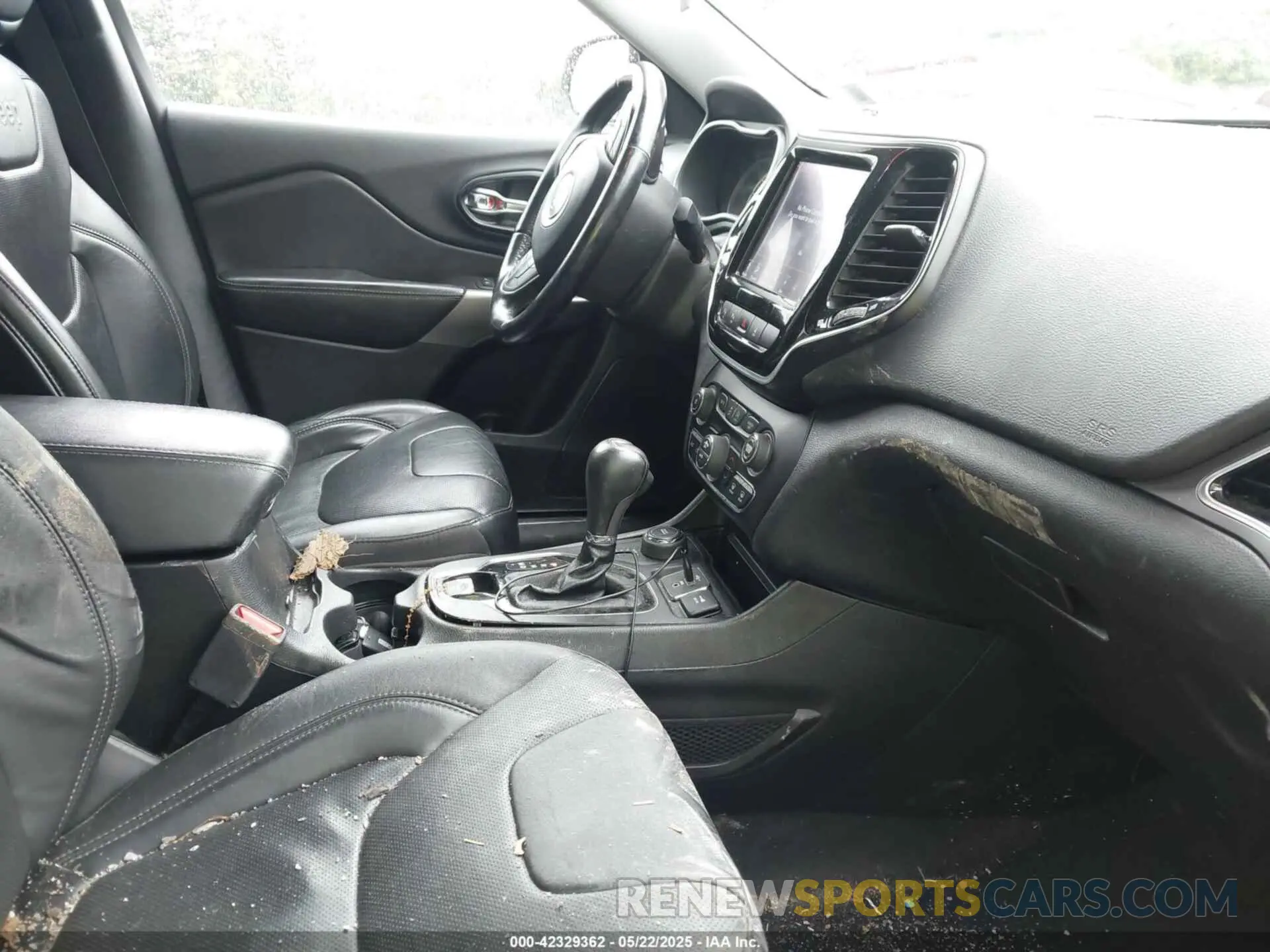 5 Photograph of a damaged car 1C4PJMDXXMD183304 JEEP CHEROKEE 2021