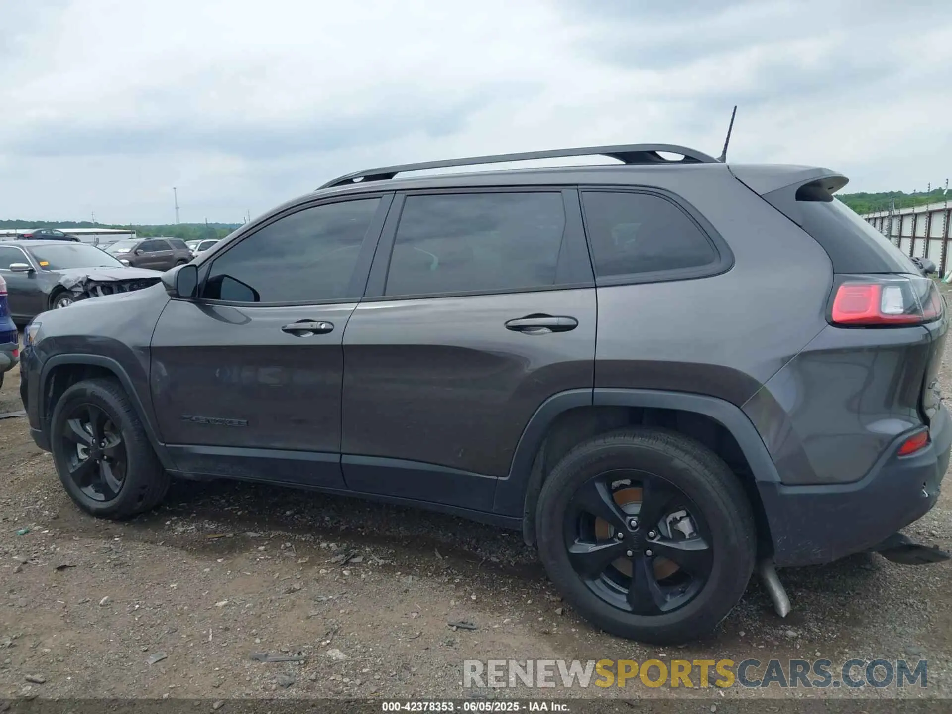14 Photograph of a damaged car 1C4PJMLB0MD104535 JEEP CHEROKEE 2021