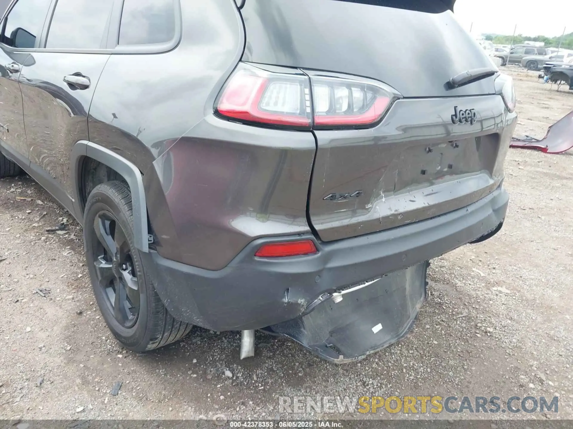 17 Photograph of a damaged car 1C4PJMLB0MD104535 JEEP CHEROKEE 2021