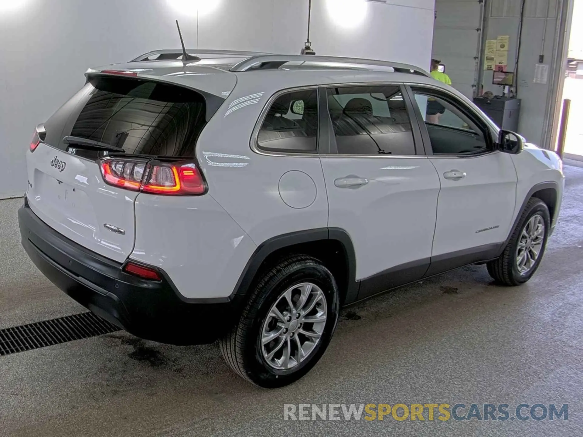 22 Photograph of a damaged car 1C4PJMLB0MD215537 JEEP CHEROKEE 2021