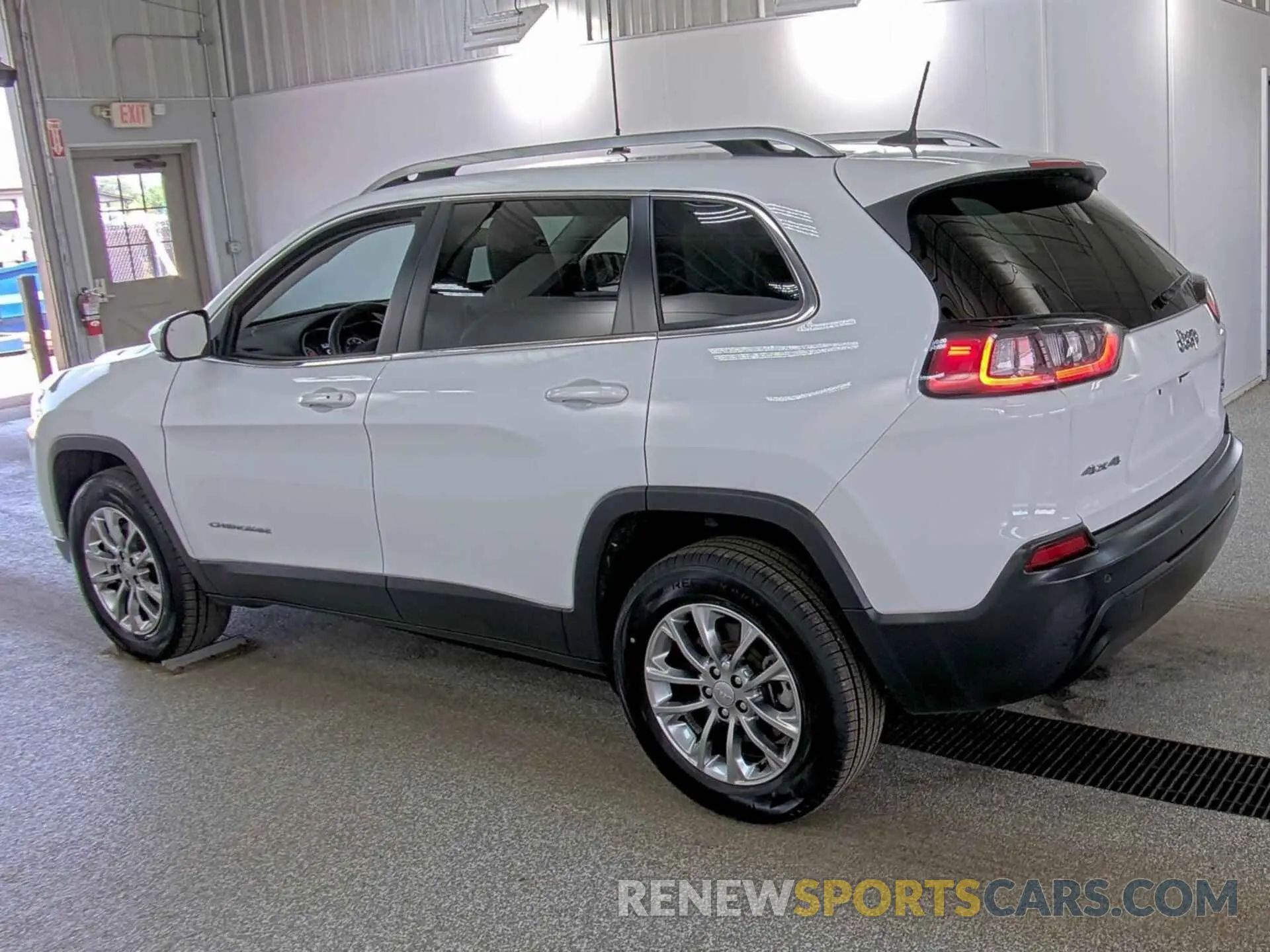 8 Photograph of a damaged car 1C4PJMLB0MD215537 JEEP CHEROKEE 2021