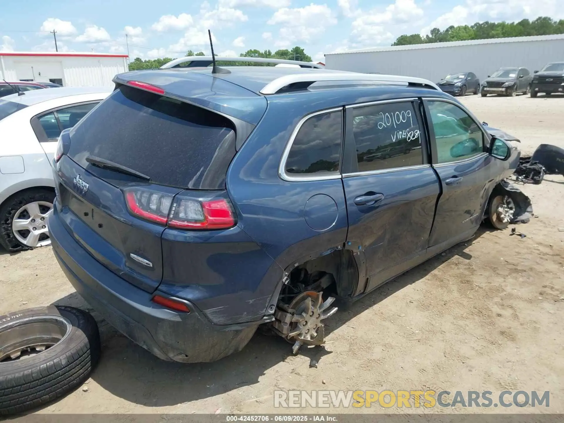 4 Photograph of a damaged car 1C4PJMLB0MD218289 JEEP CHEROKEE 2021
